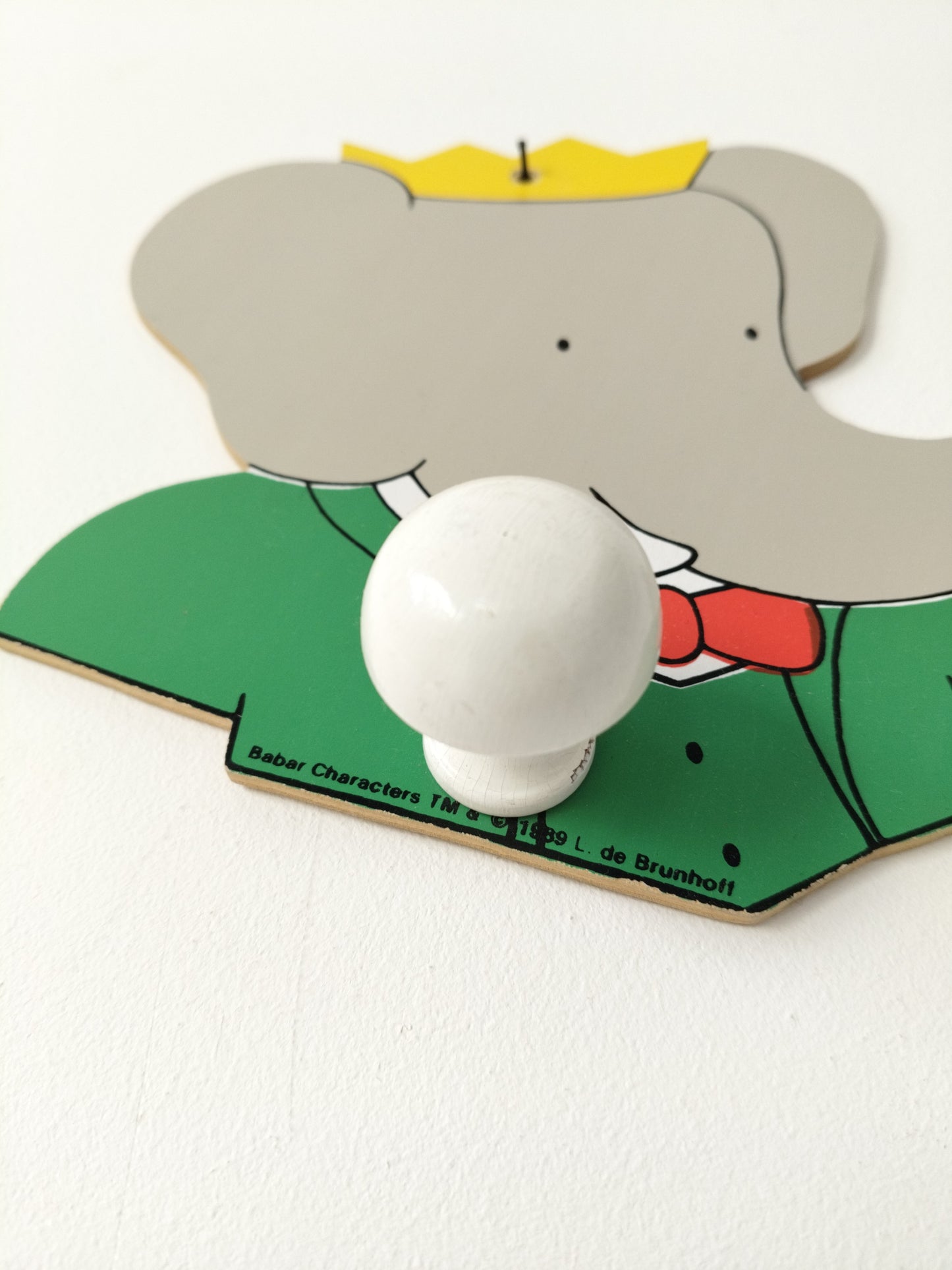 Porte-manteau/ patère murale Babar en bois par L. de Brunhoff 1989 - cetaitmieuxavant