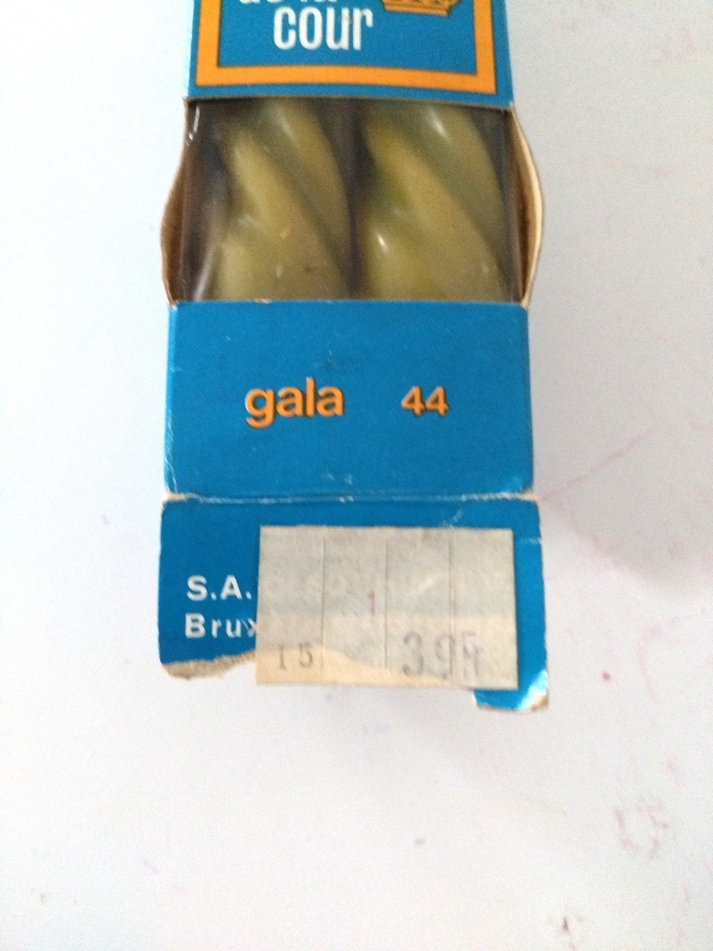 2 anciennes bougies torsadées "bougies de la cour"