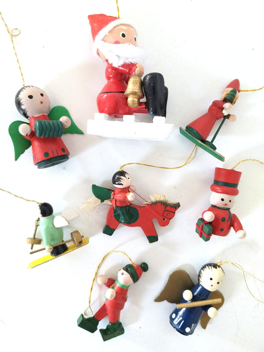 8 petits sujets de Noël en bois