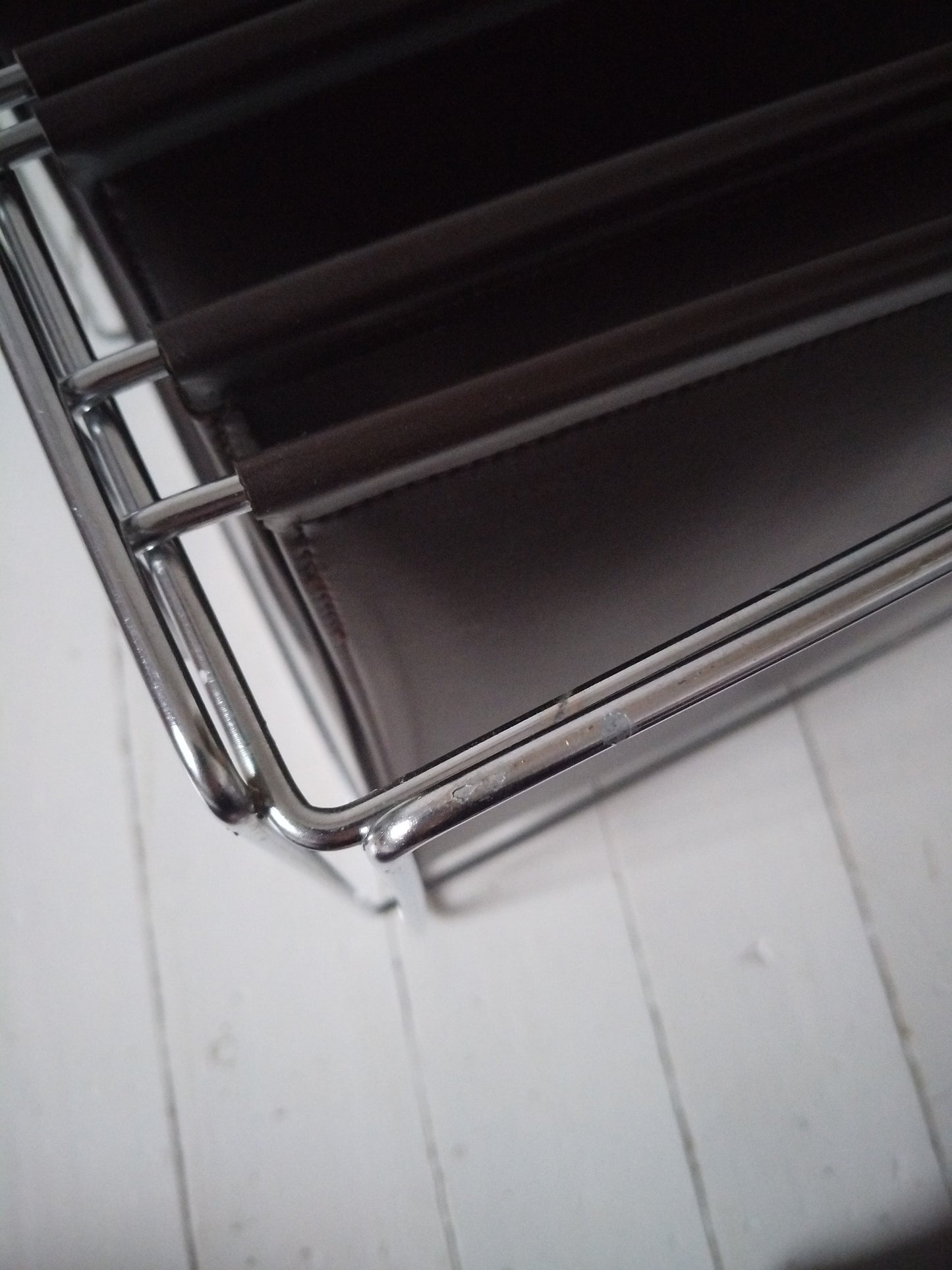 Porte-revues/ range-documents/ vinyles métal et simili cuir par Max Sauze pour Isocèle 70's