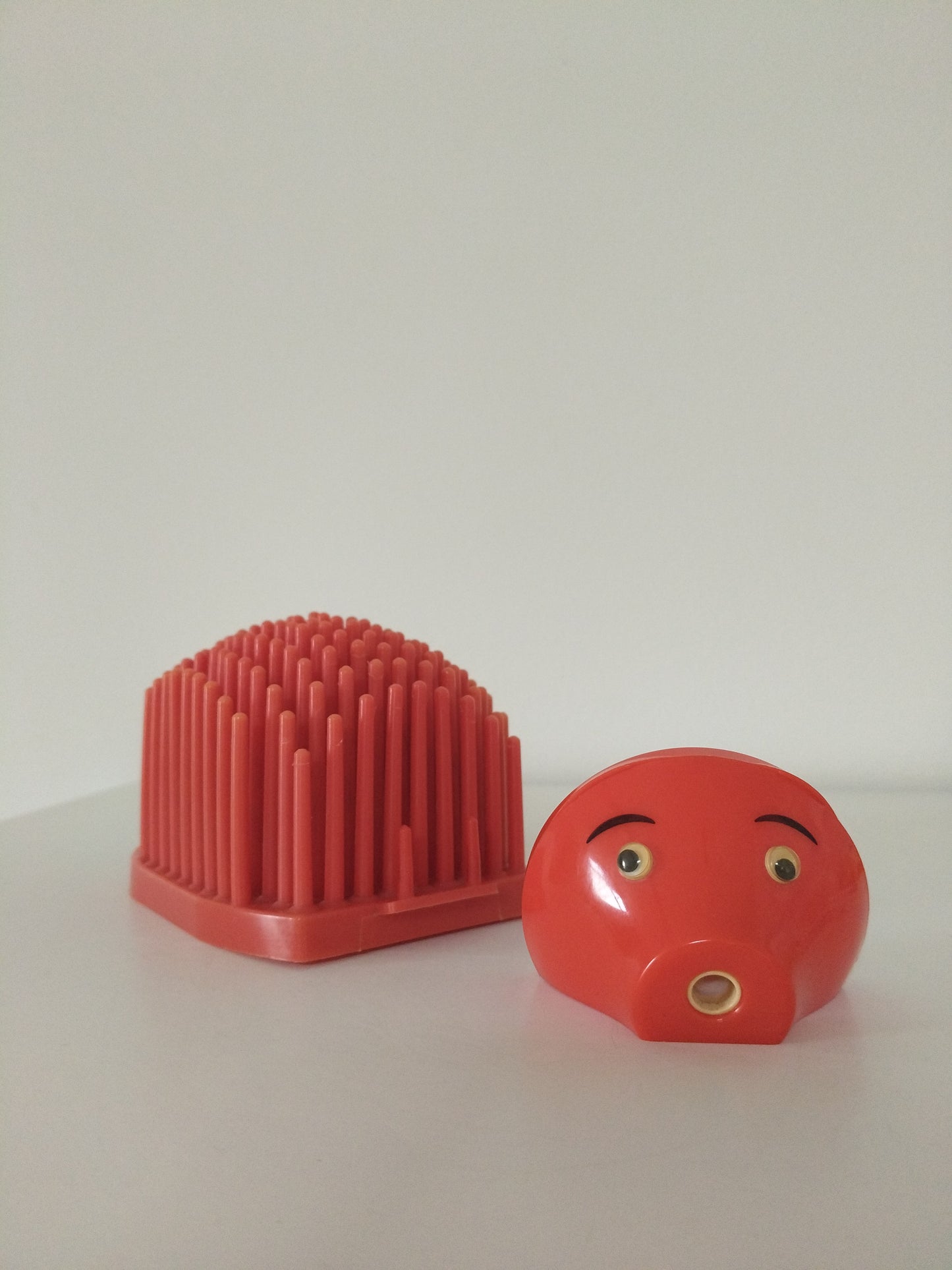 Gros hérisson taille-crayon porte-crayons/ stylos et gomme design UK