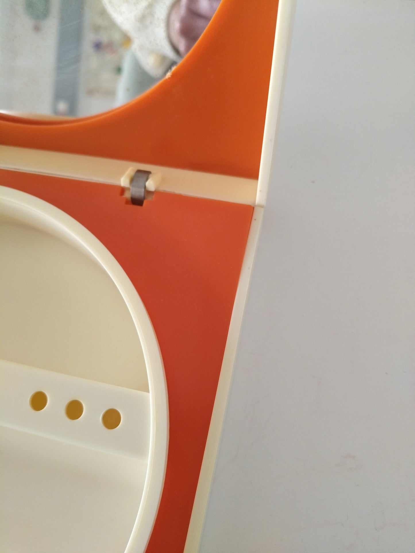 Petite coiffeuse/ miroir/ boîte à maquillage en plastique 70's ! Priorité à Amandine !