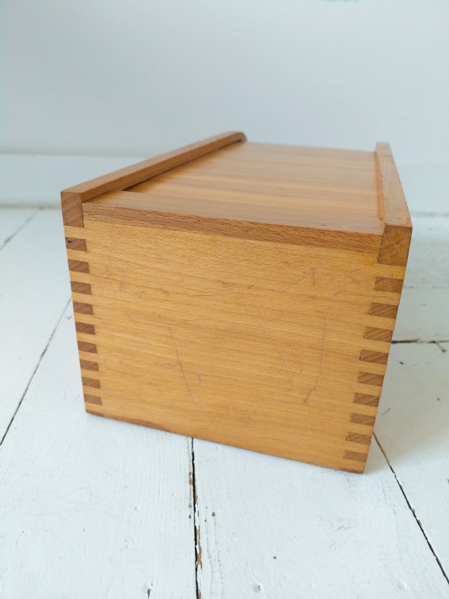 Ancienne boîte à fiches à volet en bois