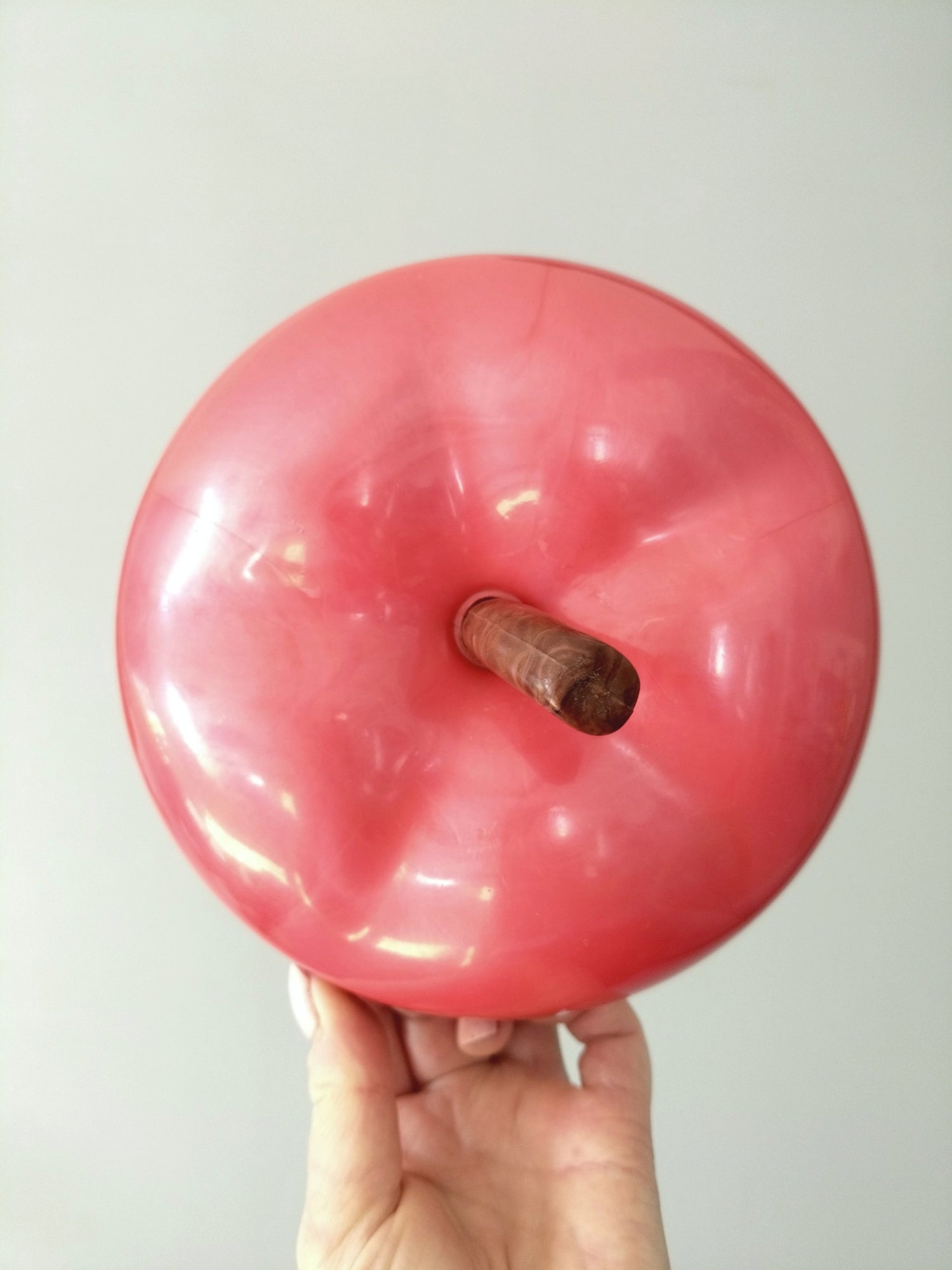 Boîte pomme en plastique framboise nacré - cetaitmieuxavant