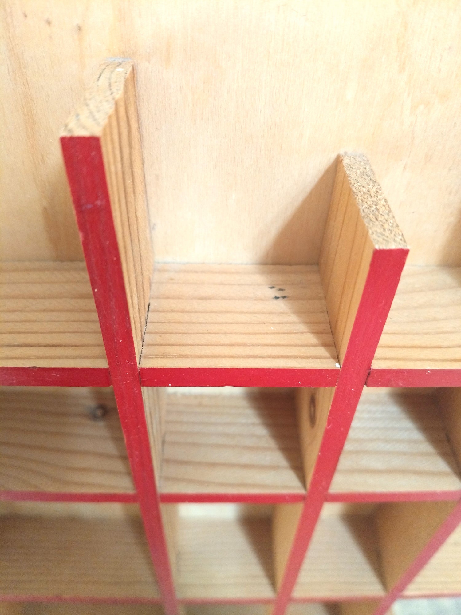 Étagère murale pomme pour miniatures en bois - cetaitmieuxavant