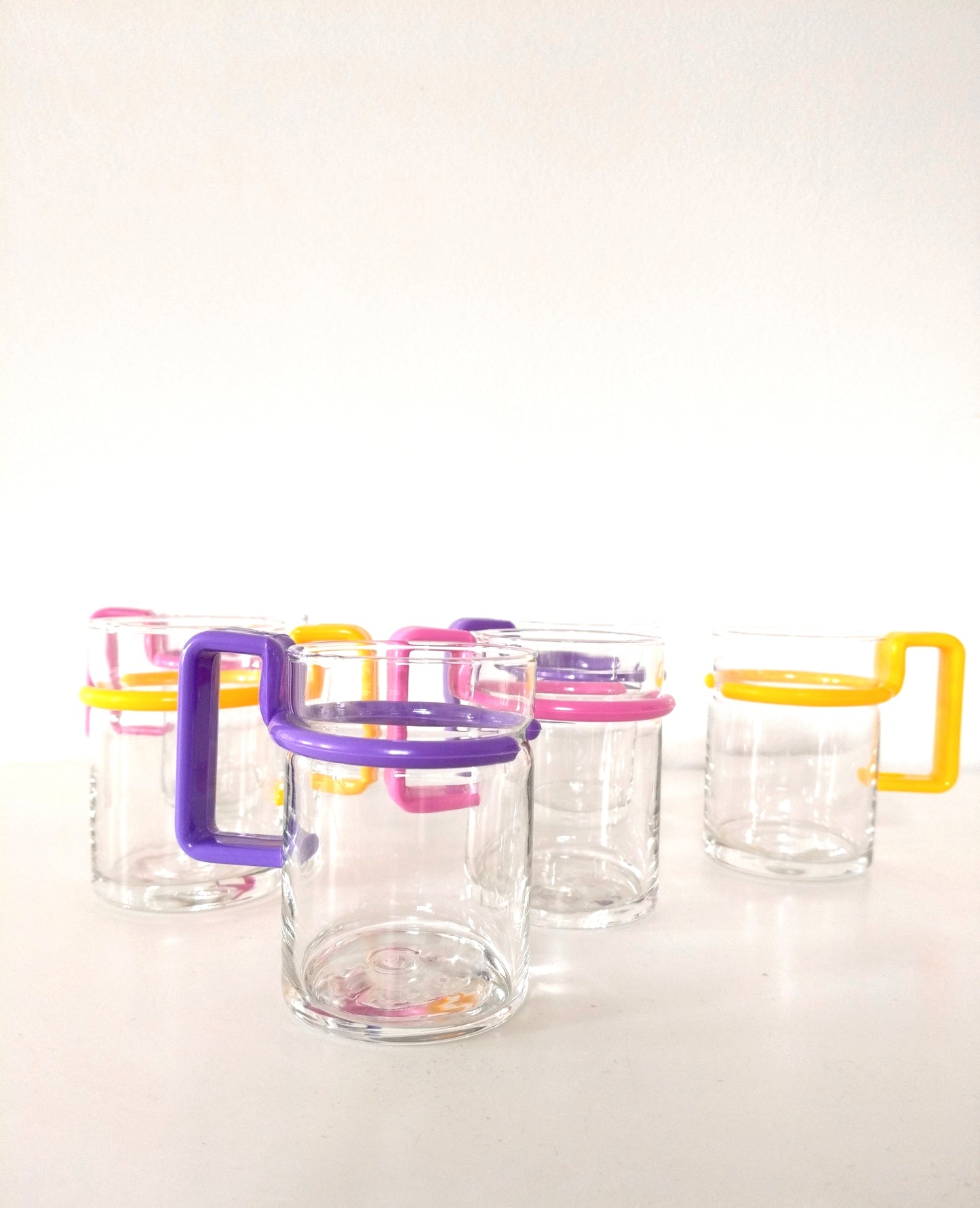 Ensemble de 6 tasses en verre et plastique 80's