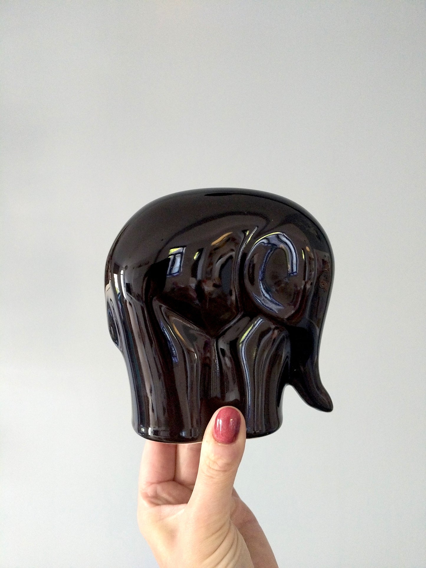 Éléphant décoratif en céramique style Sgrefa