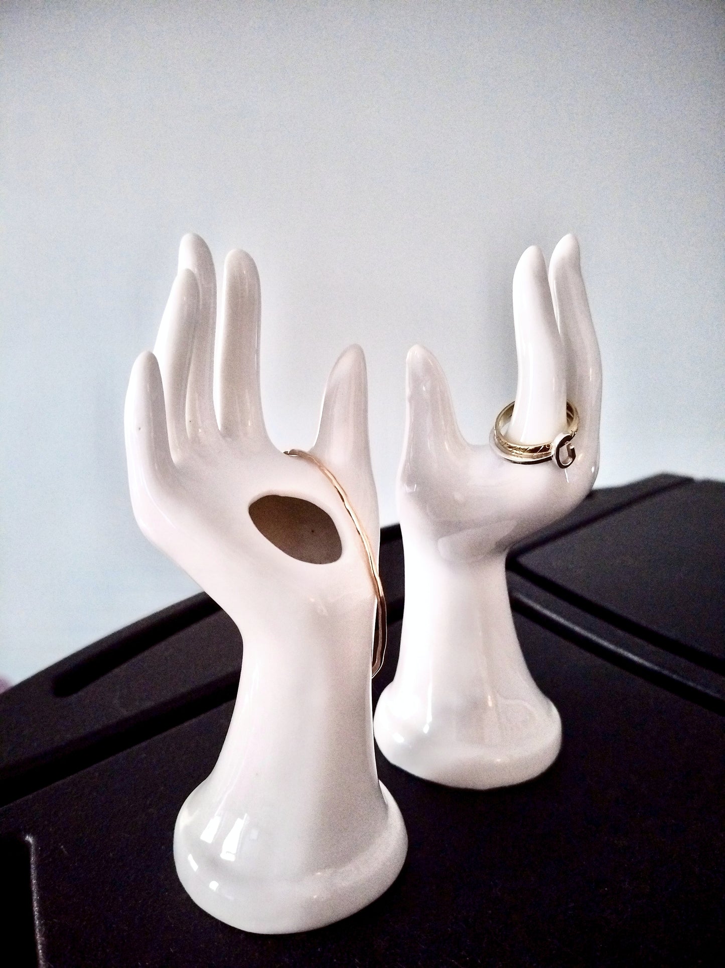 Petit soliflore/ baguier/ porte-bijoux main en céramique à l'unité - 2 pièces disponibles