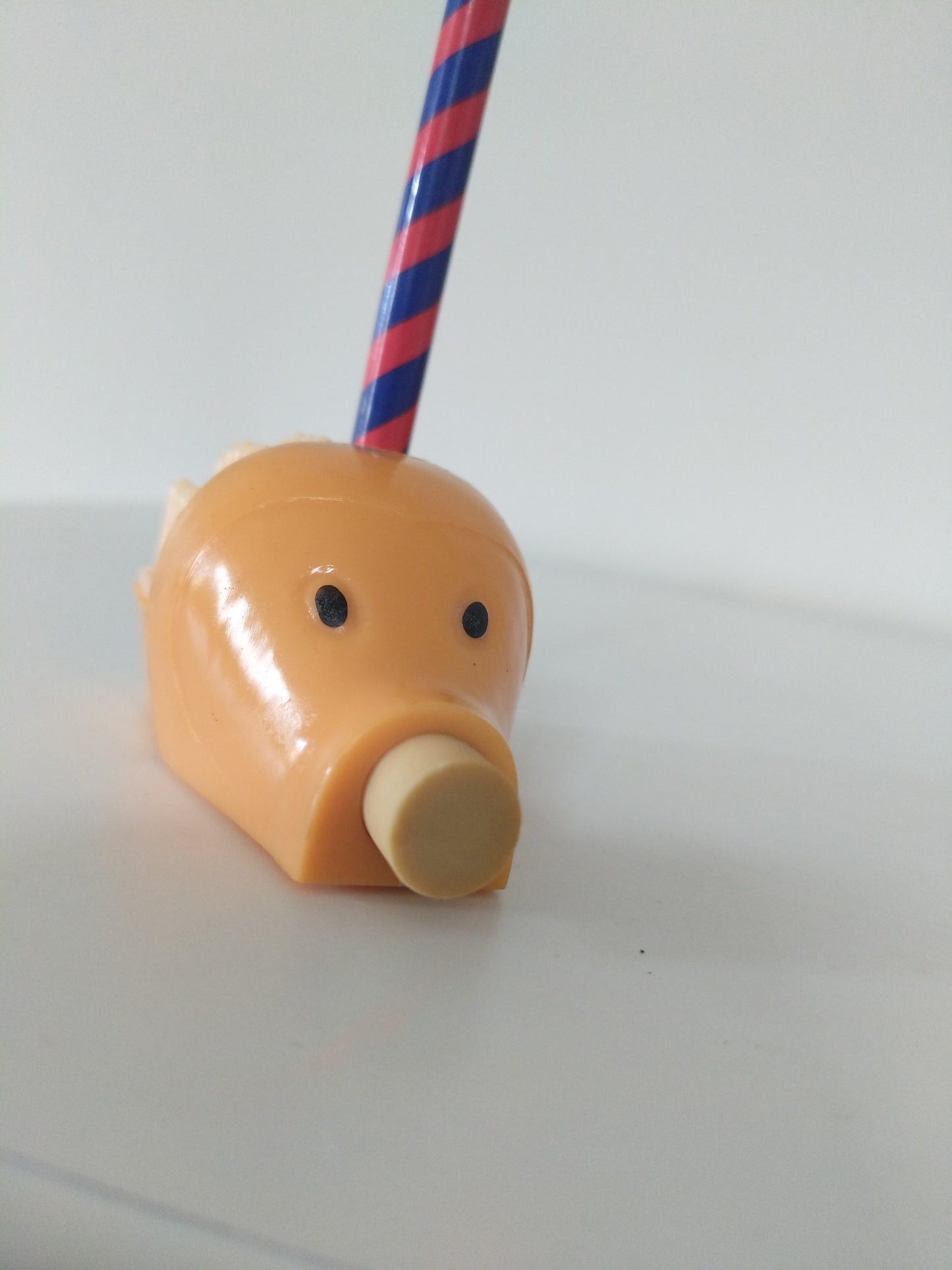Hérisson miniature taille-crayon, porte-crayon et gomme 80's couleur au choix
