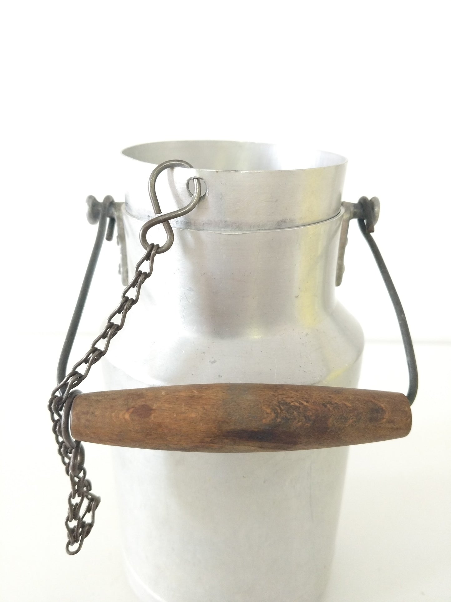 Ancien pot à lait en aluminium ou en plastique Gilac au choix