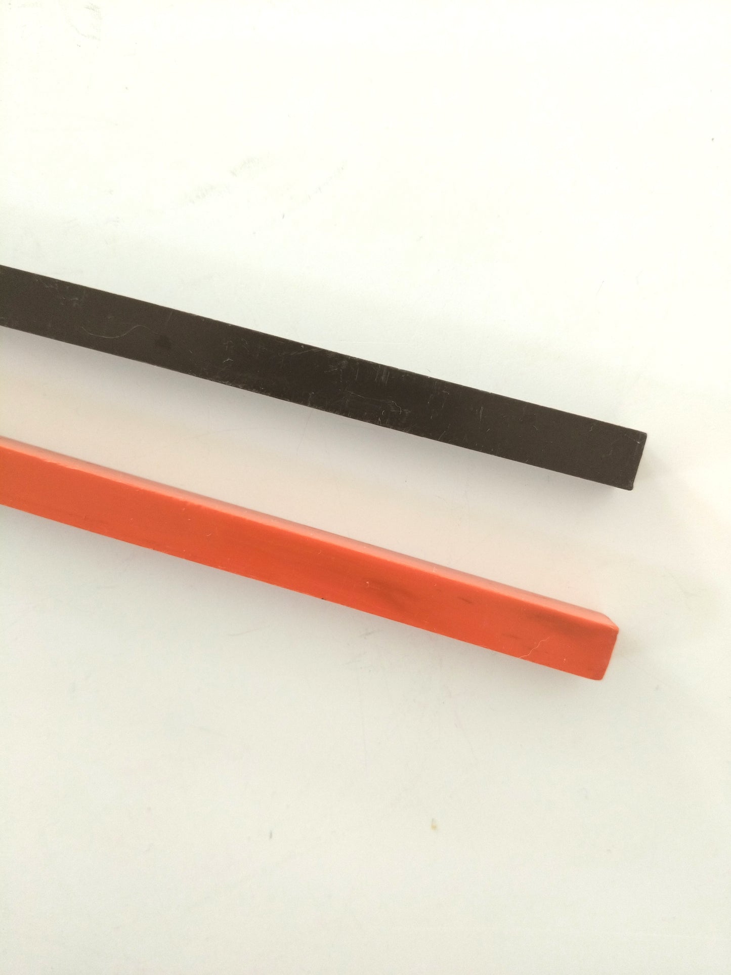 Ancienne règle cubique de 30cm en plastique orange ou brune au choix