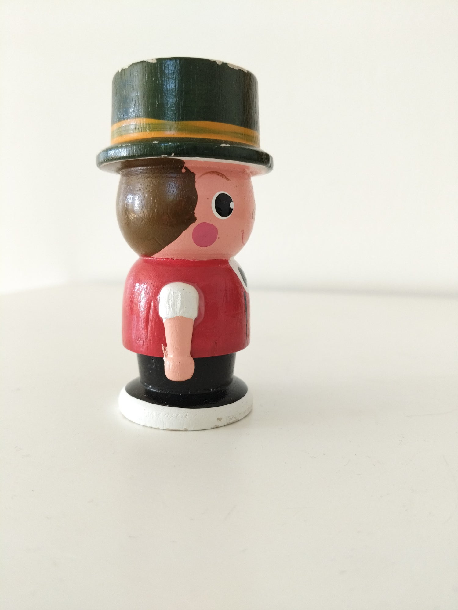 Coquetier personnage en bois au choix - cetaitmieuxavant