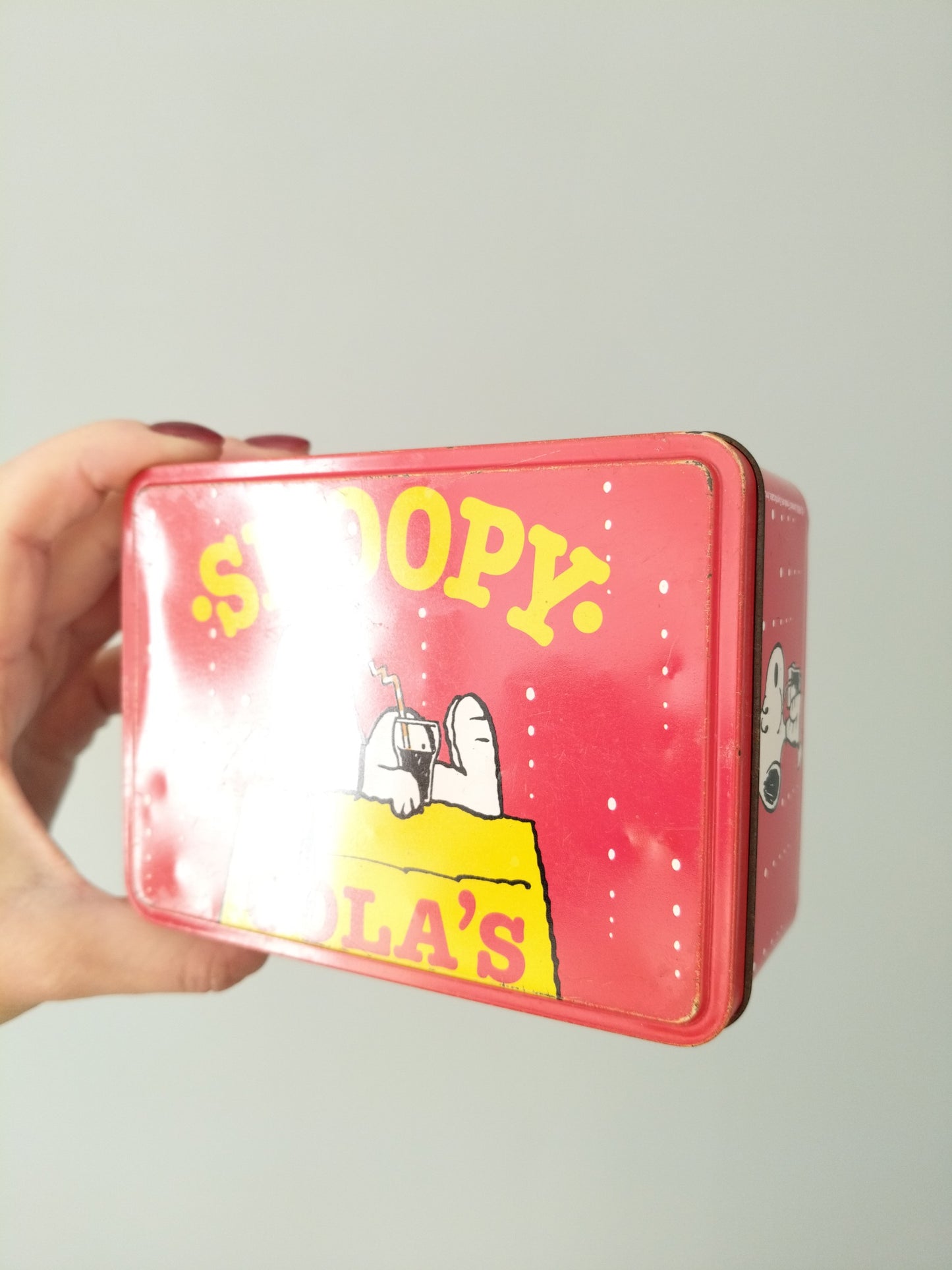 Boîte métallique Snoopy 1958 United Feature Syndicate pour Van Melle confiserie bonbons croque-tendres Cola's