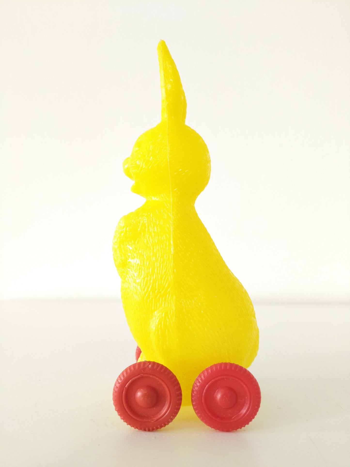 Déco de Pâques/ jouet petit lapin à roulettes en plastique - cetaitmieuxavant