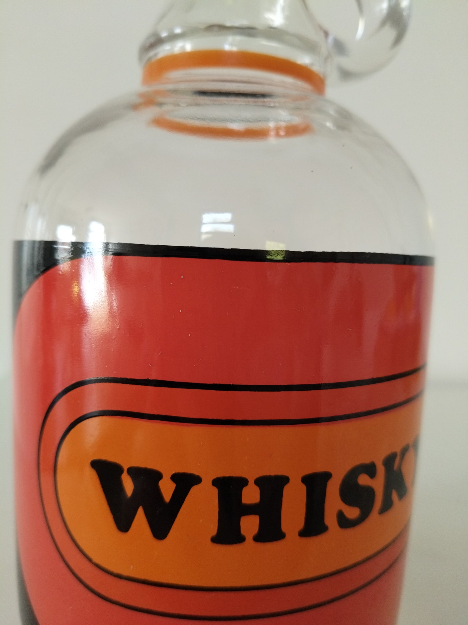 Ancienne bouteille à whisky en verre - cetaitmieuxavant