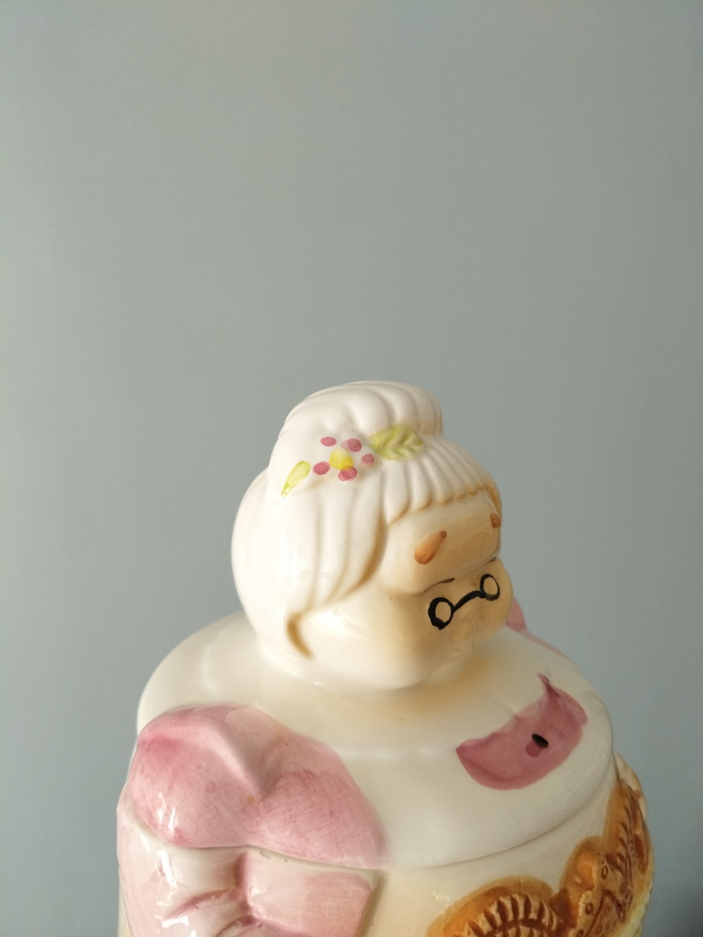 Pot à biscuits/bonbons mamie en céramique 80s