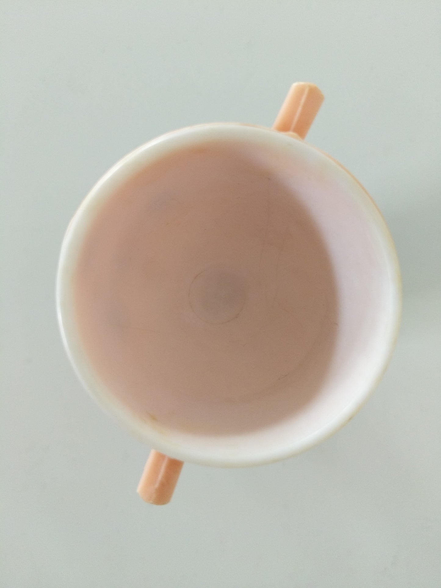 Coquetier lutin Potiron Oui-Oui en plastique made in Hong Kong