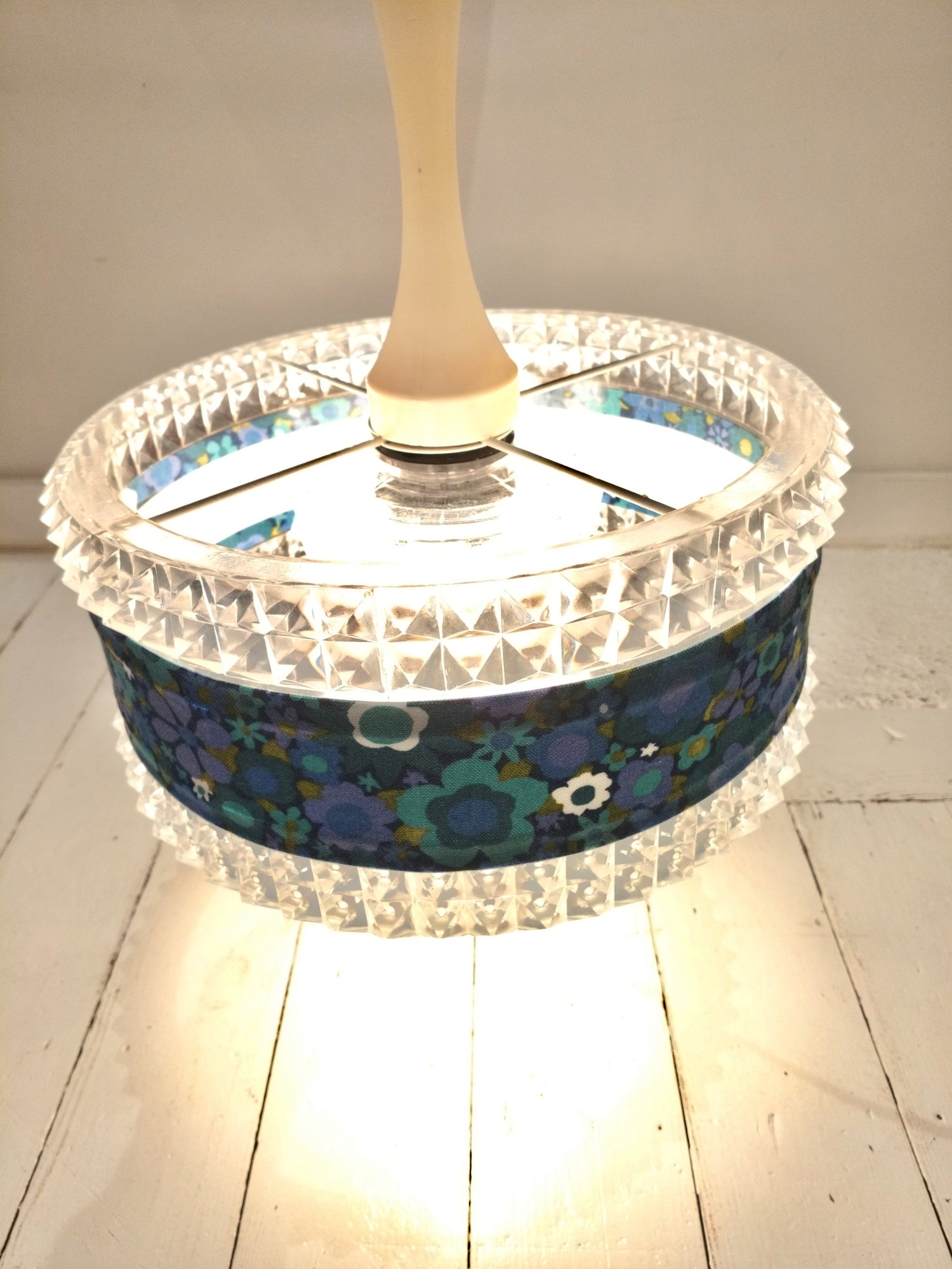Luminaire/ suspension verre, plexiglas et tissu - cetaitmieuxavant