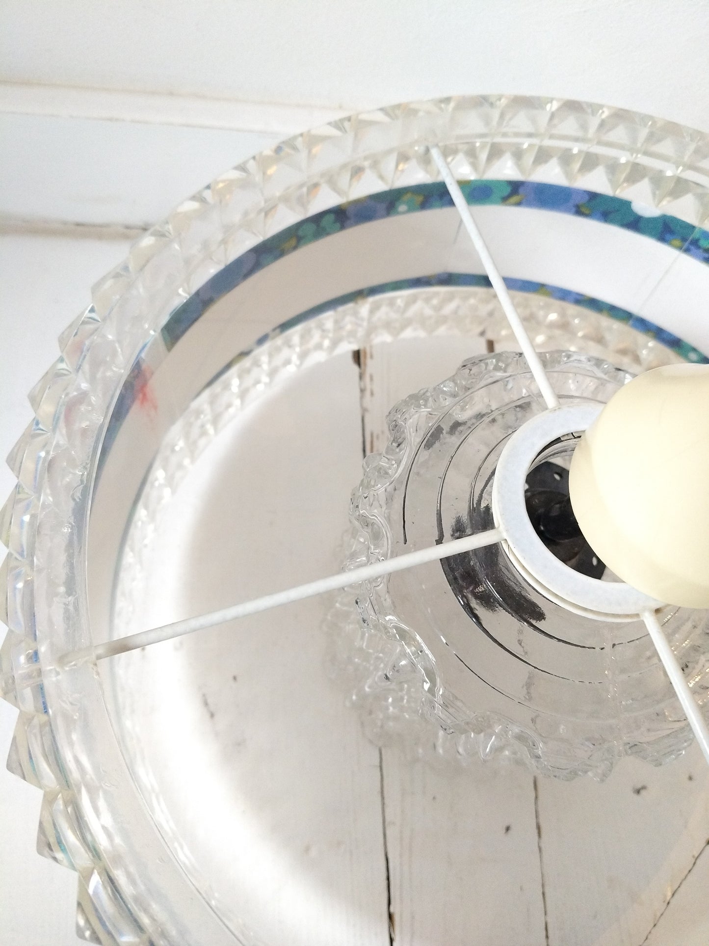 Luminaire suspension verre et plexi - cetaitmieuxavant