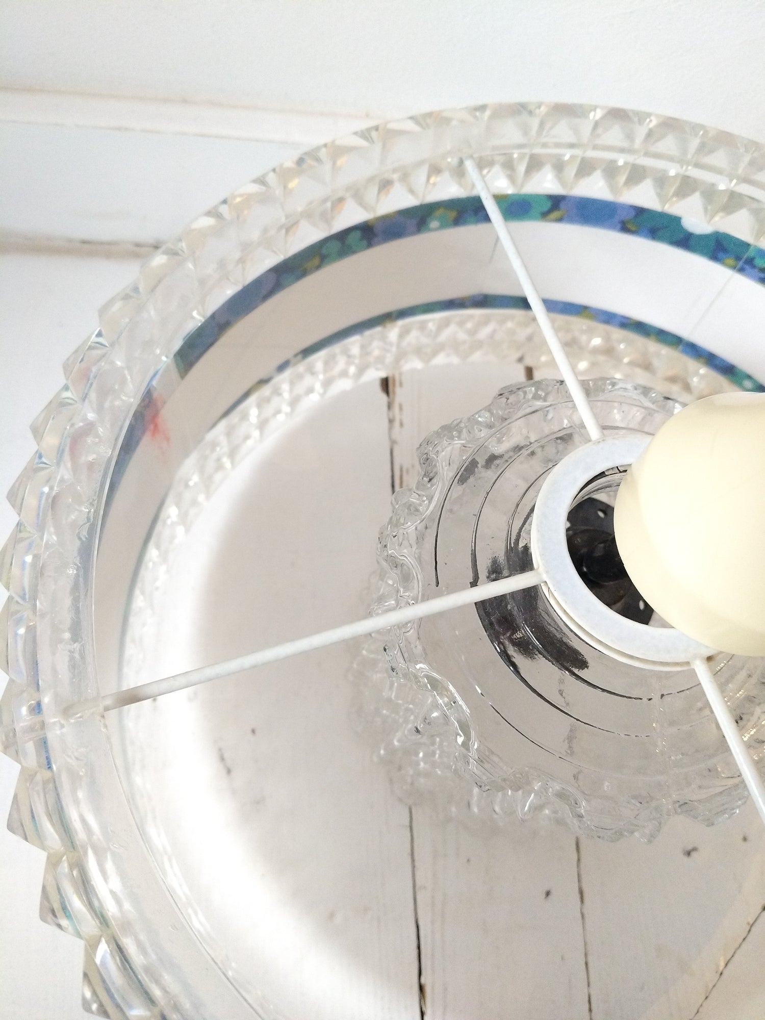 Luminaire suspension verre et plexi - cetaitmieuxavant