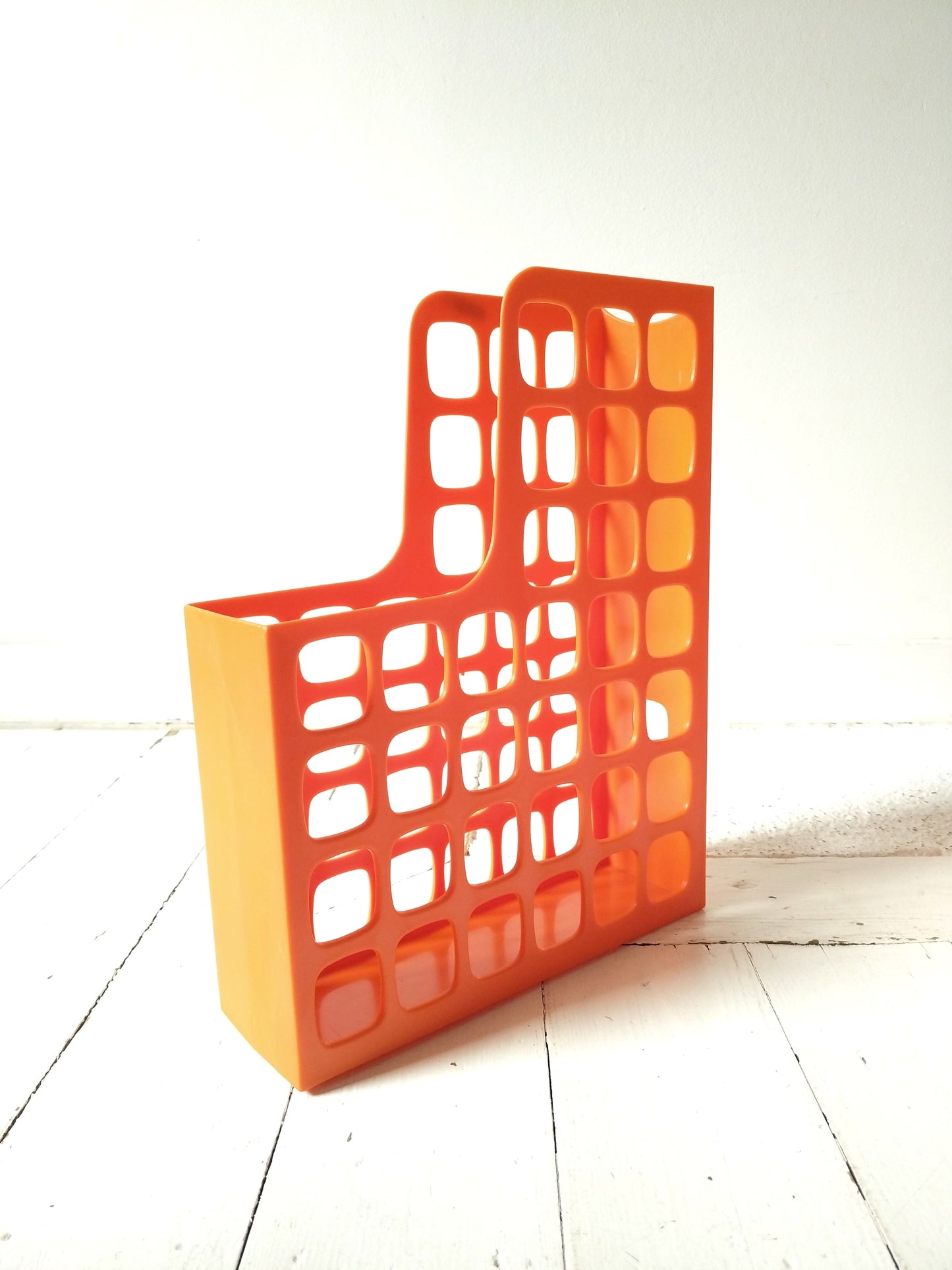 Range-documents/ magazines/ livres en plastique orange Esselte Boxer à l'unité