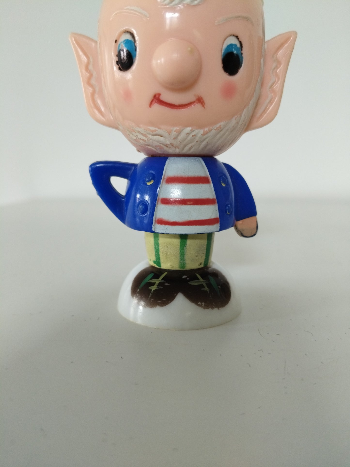 Coquetier lutin Potiron Oui-Oui en plastique made in Hong Kong