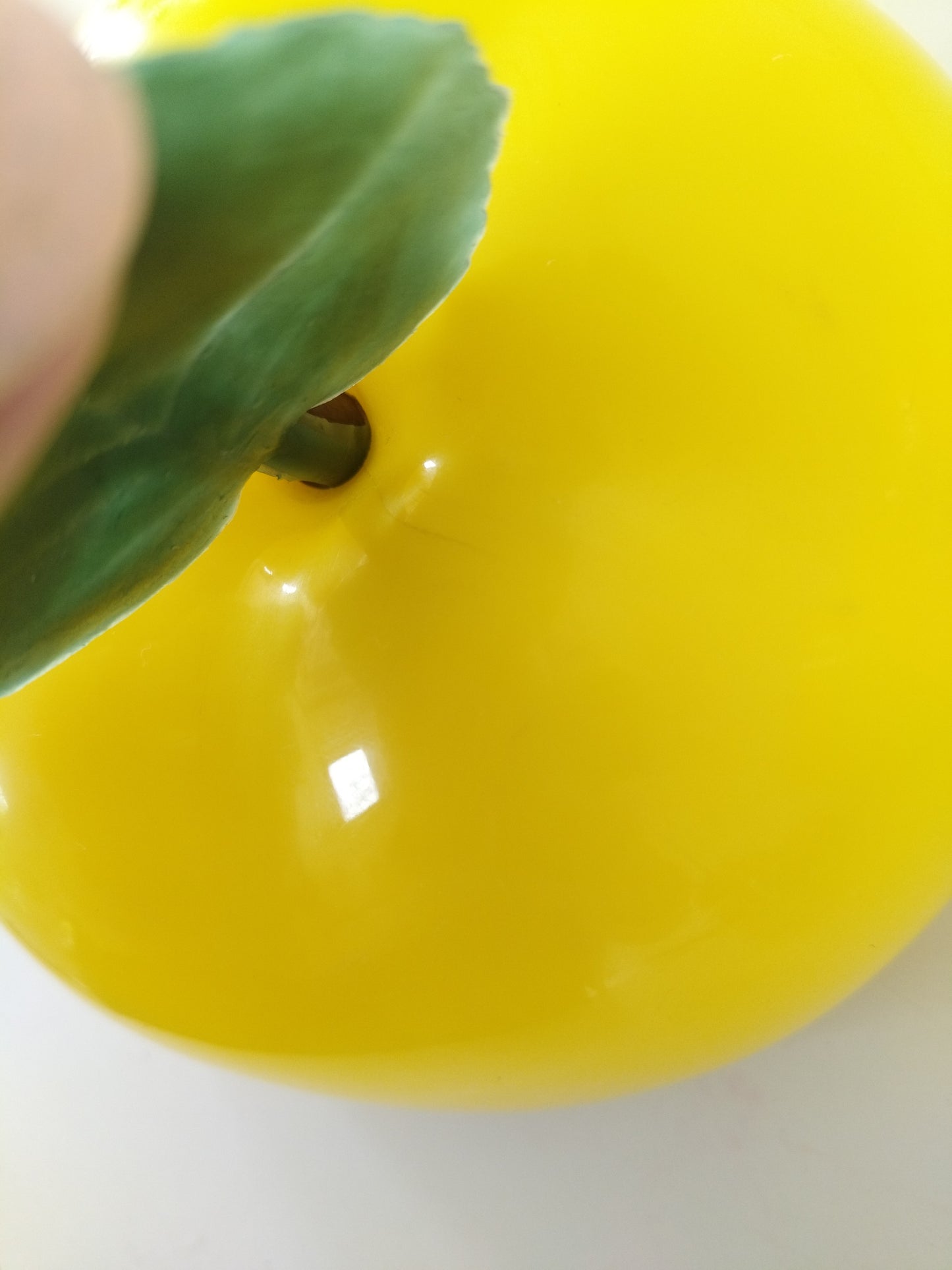 Boîte/ pomme à glaçons en plastique JAUNE - cetaitmieuxavant