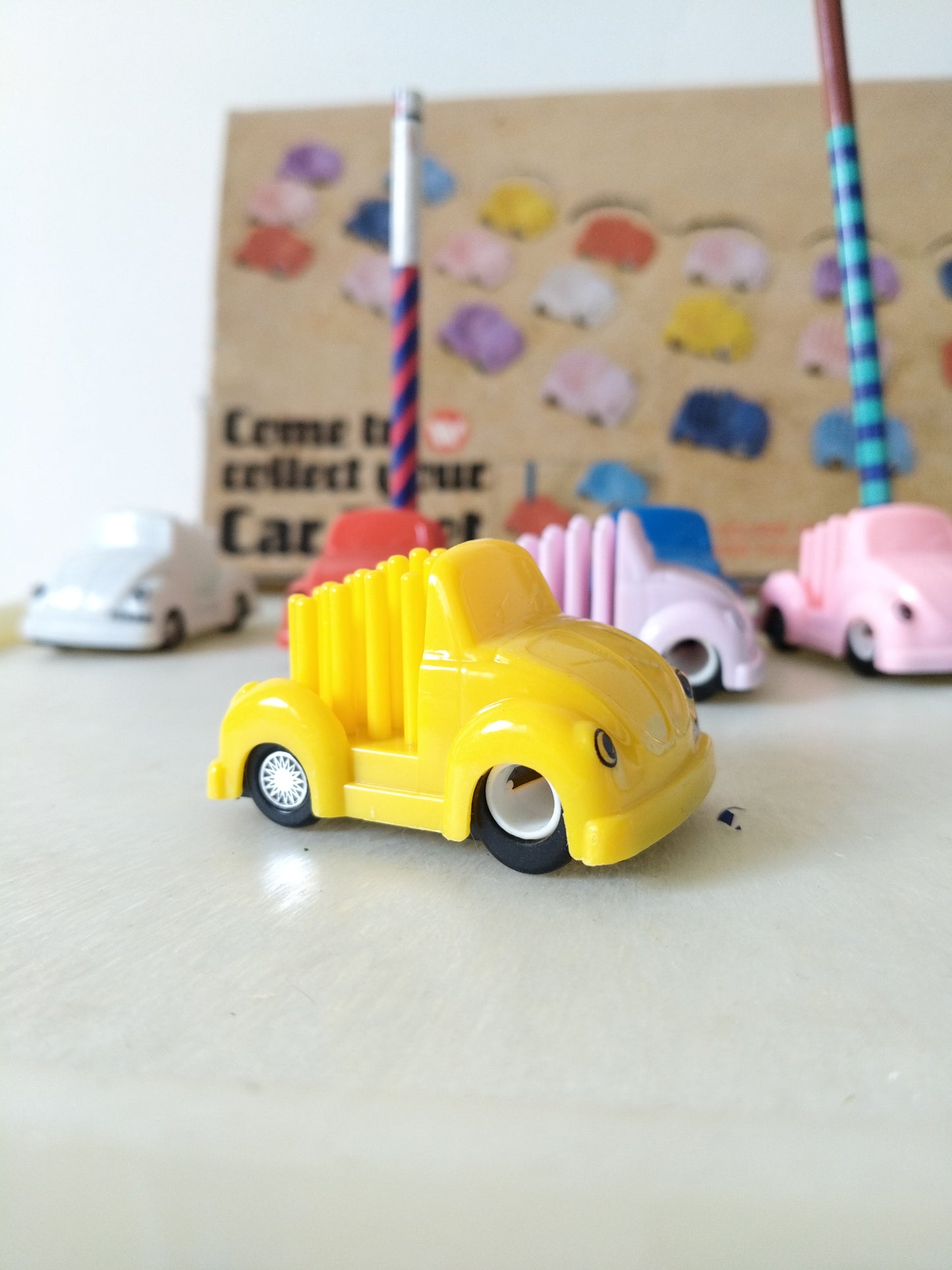 "Car Fleet" voiture Coccinelle Turbo miniature porte-stylo/ crayon et taille-crayon design UK couleur au choix