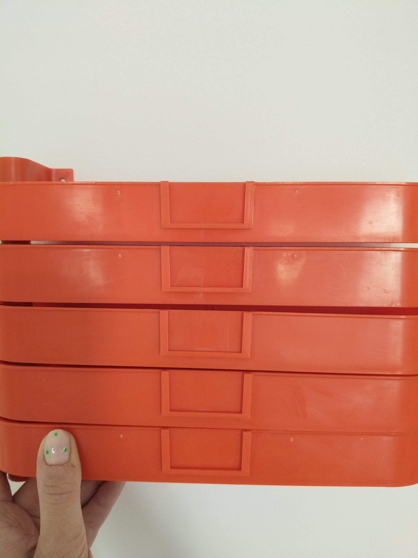 Petite étagère/ rangement mural pivotant en plastique - cetaitmieuxavant
