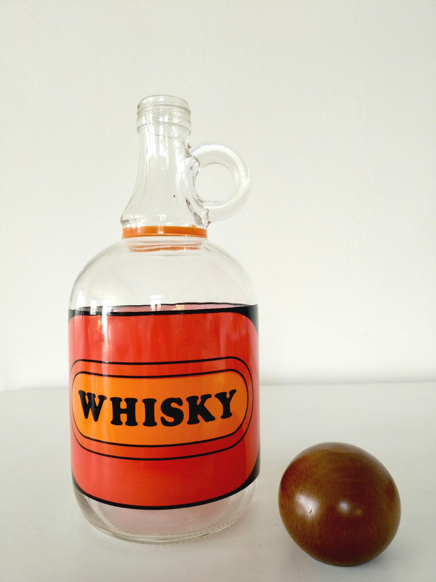 Ancienne bouteille à whisky en verre - cetaitmieuxavant