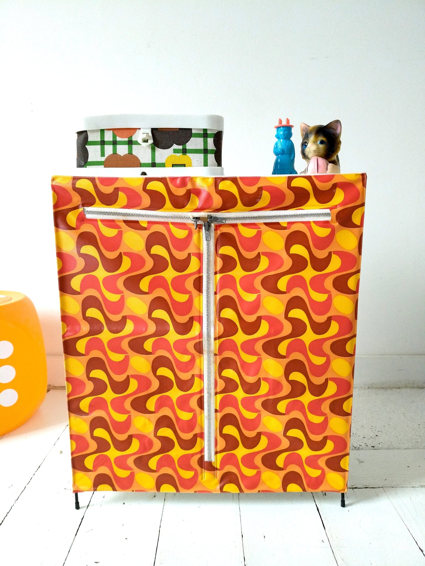 Petit meuble de poupées vintage