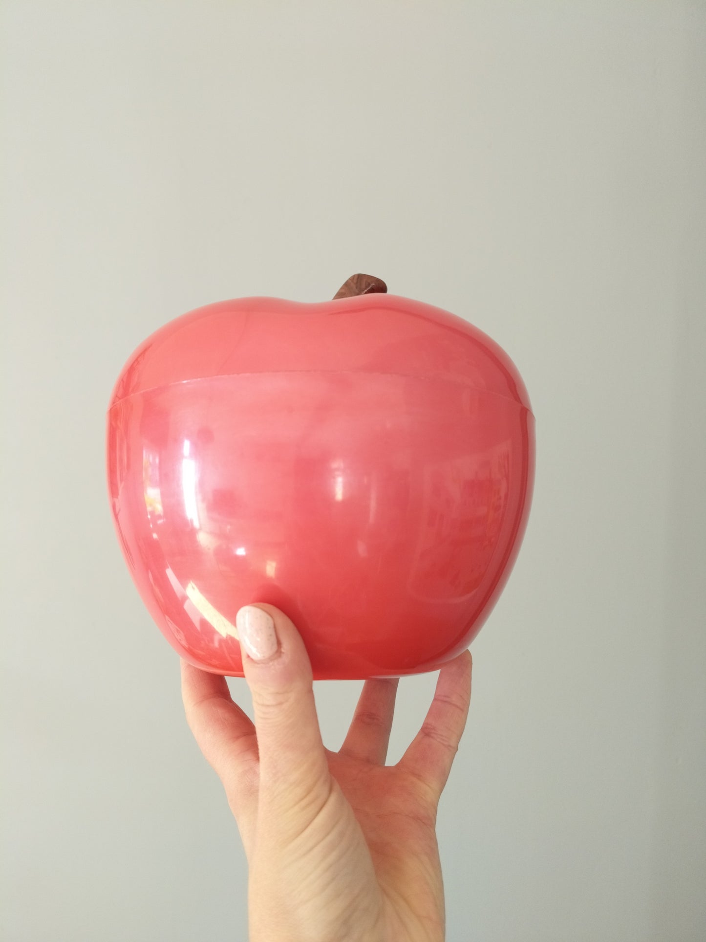 Boîte pomme en plastique framboise nacré - cetaitmieuxavant