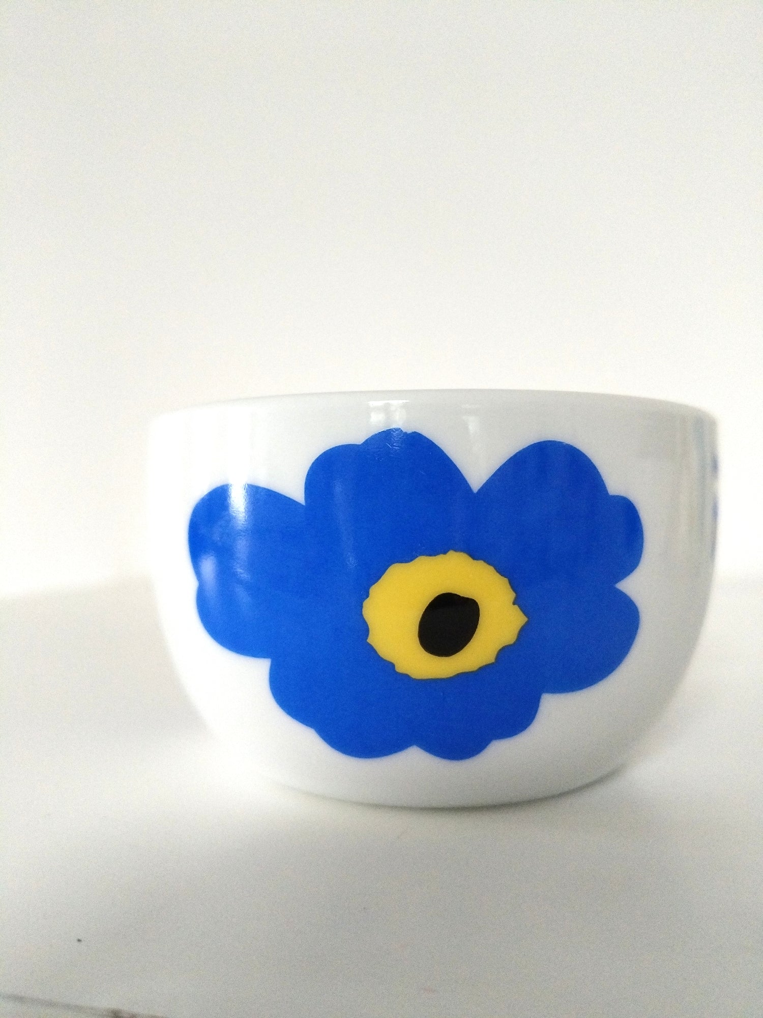 Tasse Item en porcelaine décor esprit Marimekko Unikko à l'unité - cetaitmieuxavant