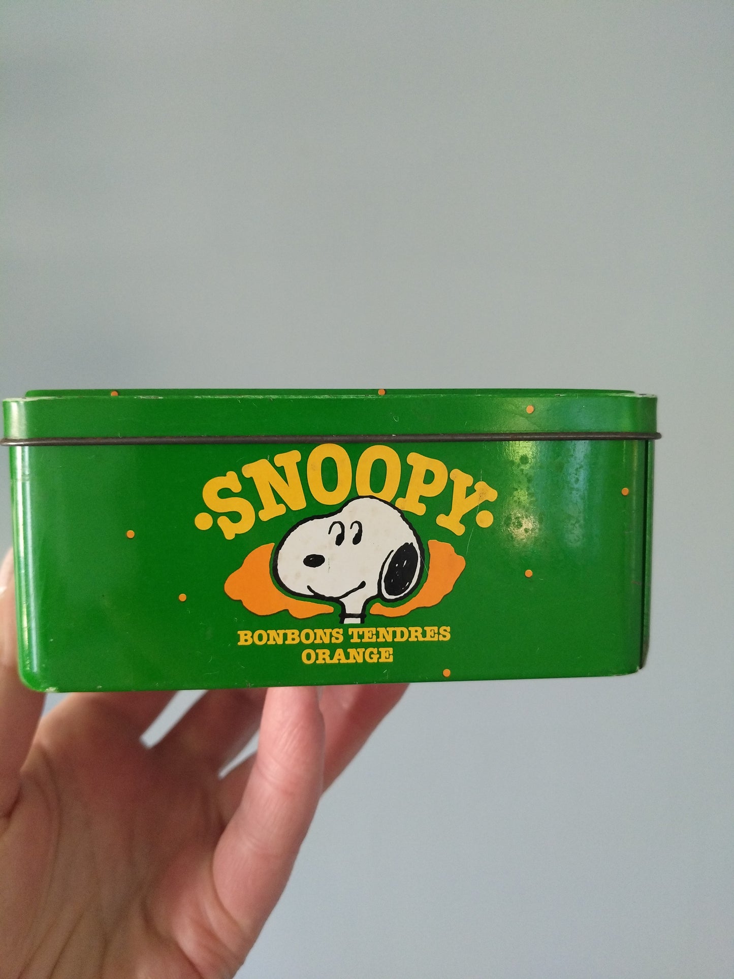 Boîte métallique Snoopy mini-golf 1958 United Feature Syndicate pour Van Melle confiserie bonbons tendres orange - cetaitmieuxavant