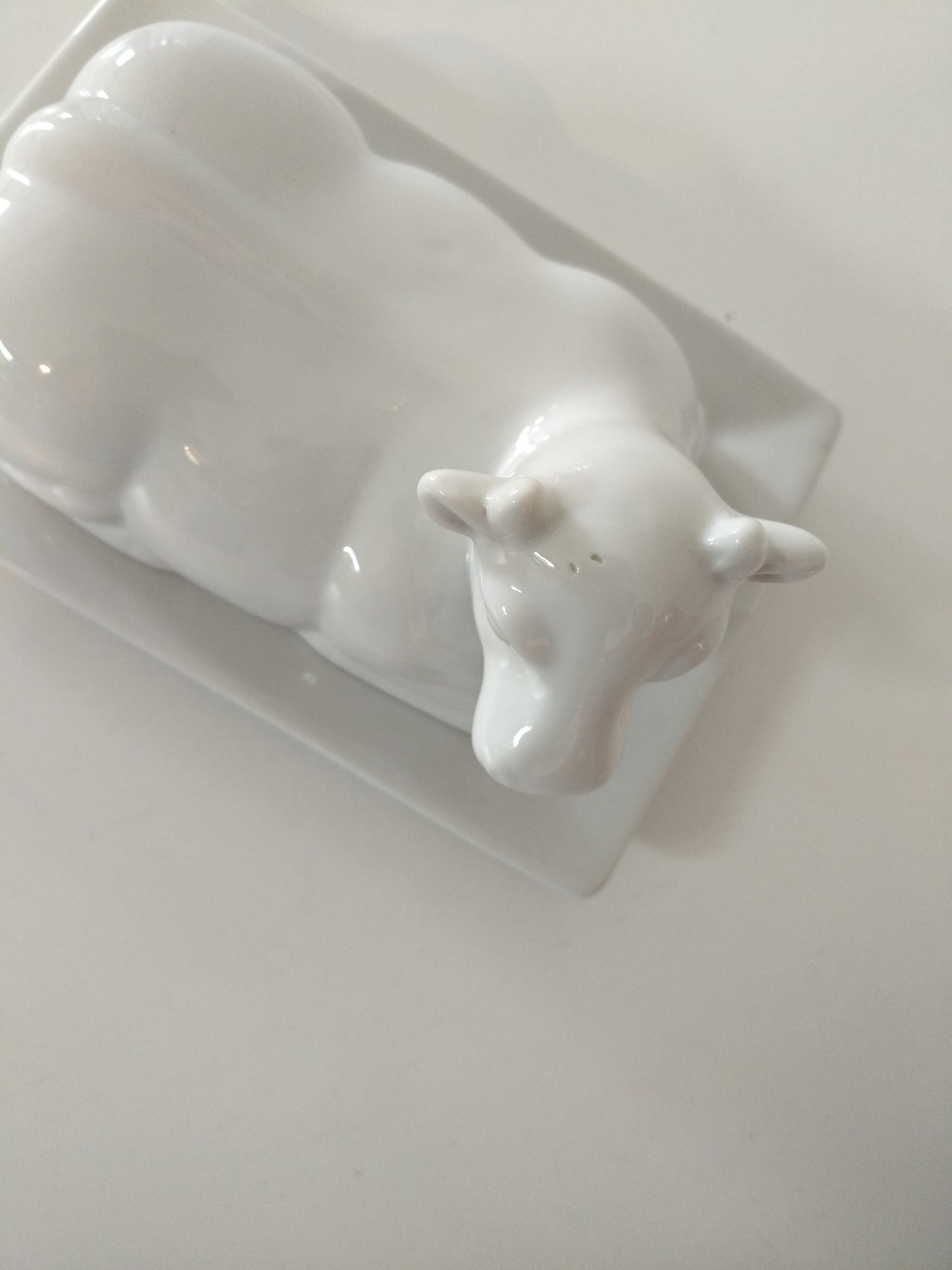 Beurrier vache en porcelaine