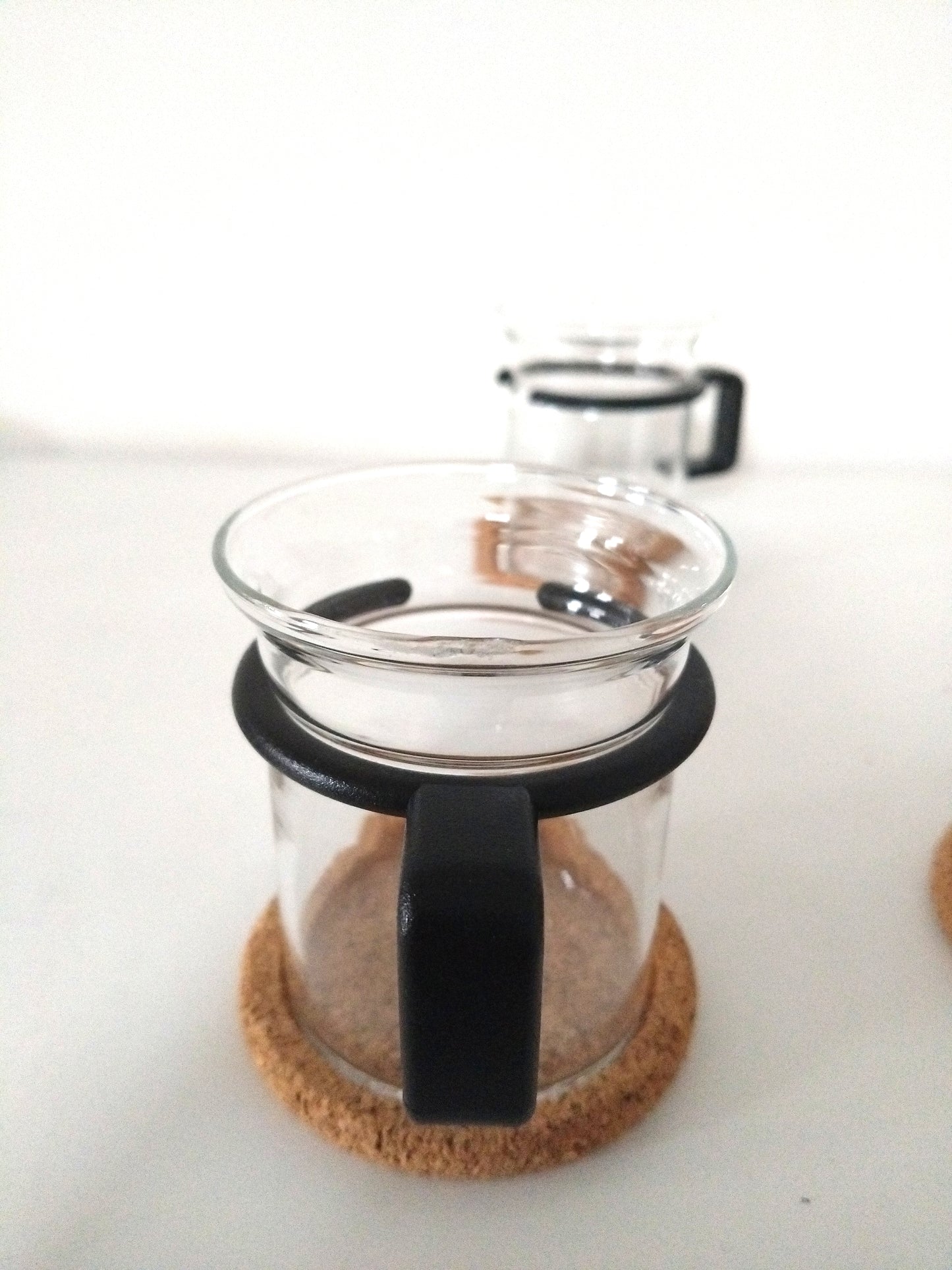 Ensemble de 4 tasses en verre + touillettes + sous-tasses en liège Bodum