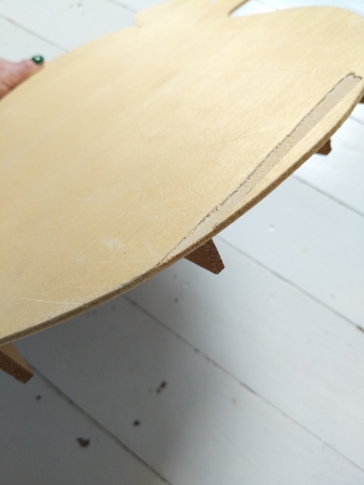 Étagère murale pomme pour miniatures en bois