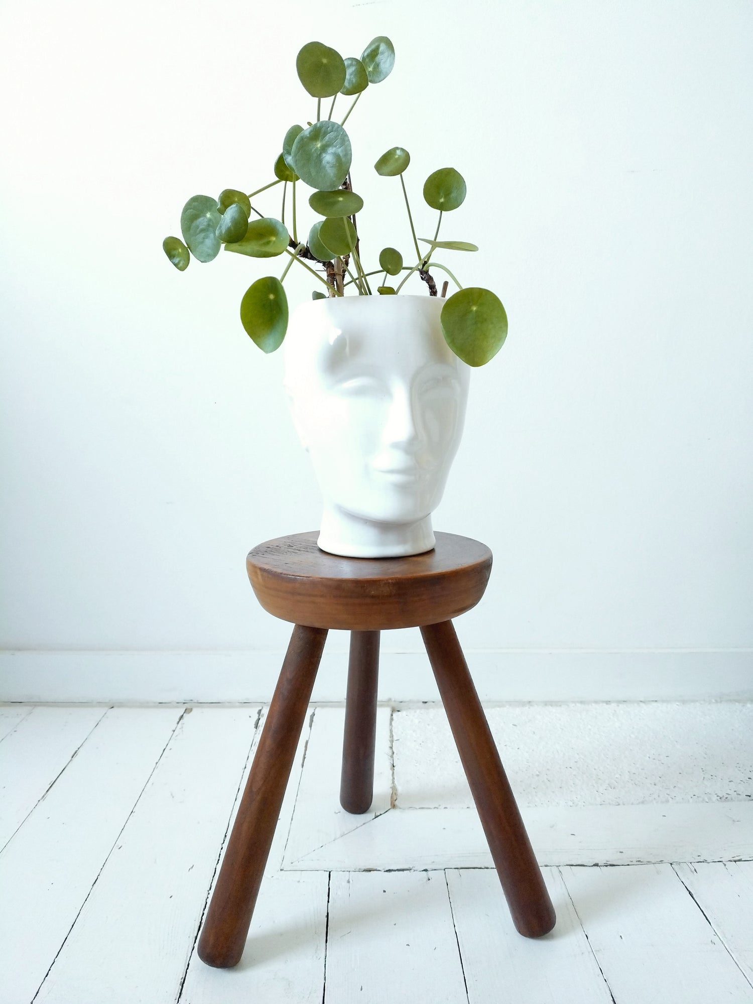 Ancien petit tabouret de métier tripode en bois massif - cetaitmieuxavant
