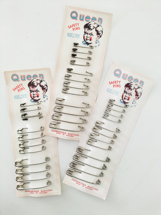 Carte d'épingles de sûreté vintage Queen made in England (à l'unité)