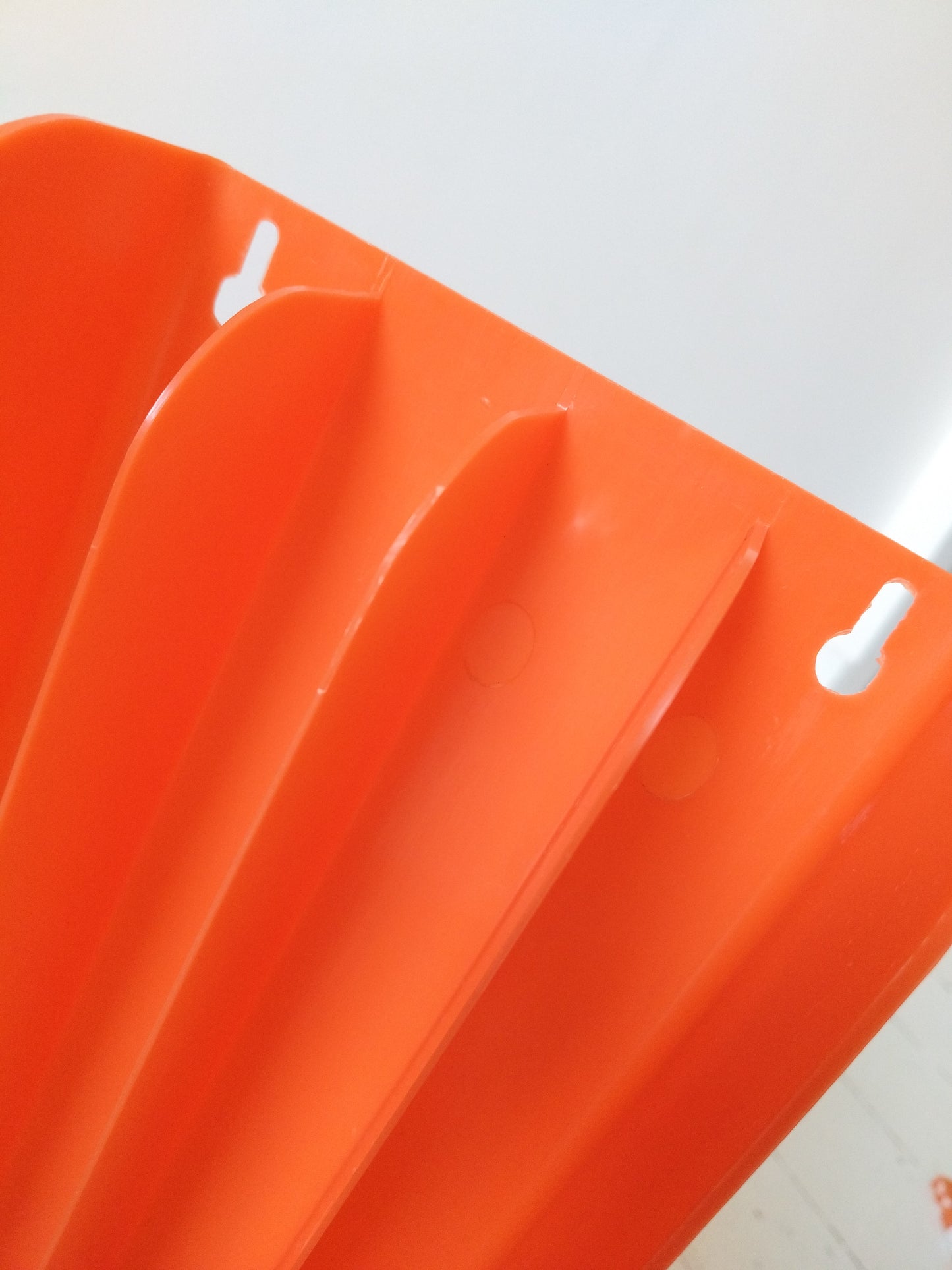 Range-vinyles 33T/ porte-revues Auréac en plastique (à poser ou mural) à l'unité