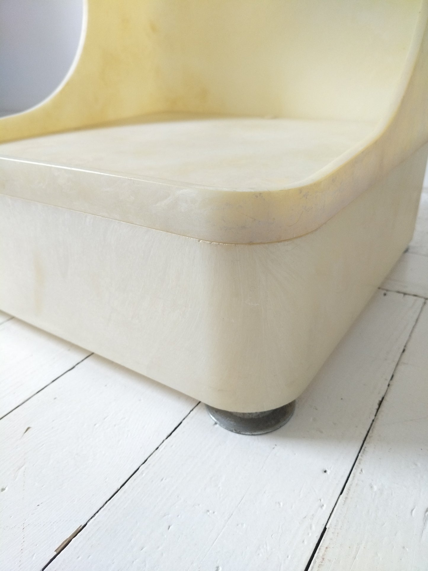 Petit meuble d'appoint/ chevet/ desserte en fibre de verre