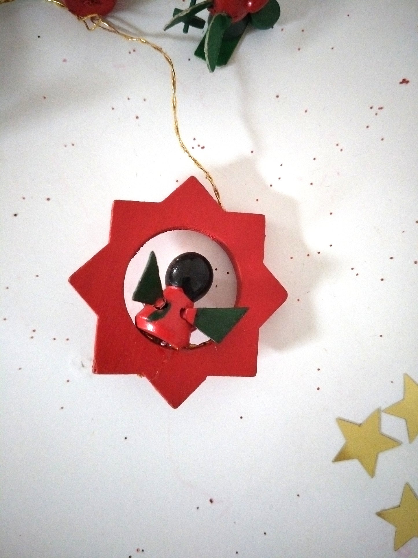 8 petits sujets de Noël en bois à suspendre (2 lots disponibles)