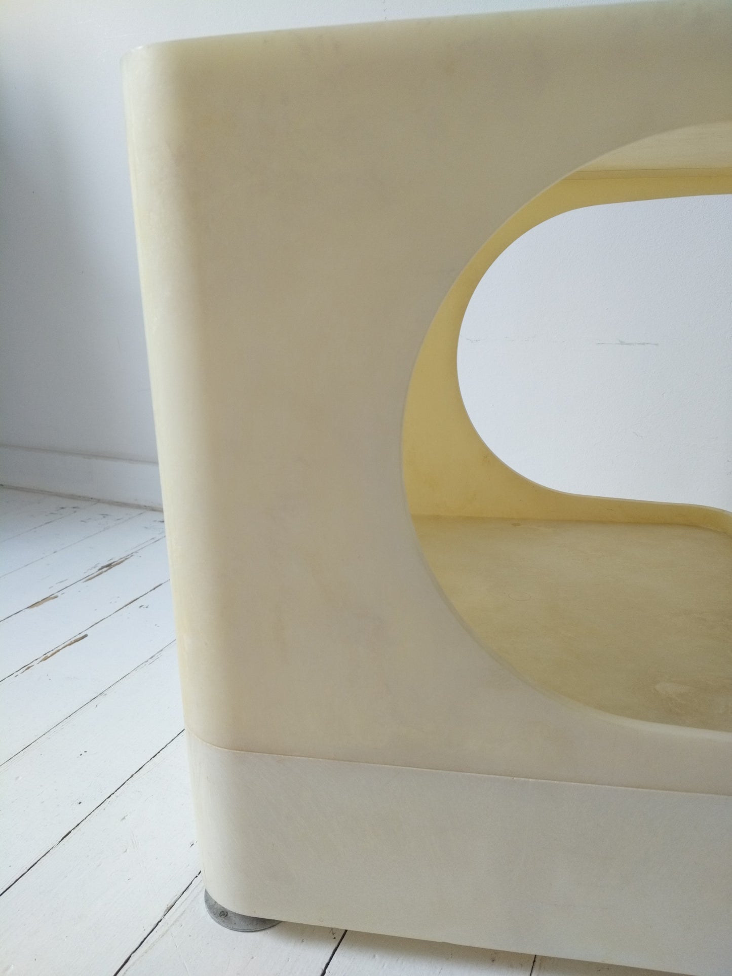 Petit meuble d'appoint/ chevet/ desserte en fibre de verre