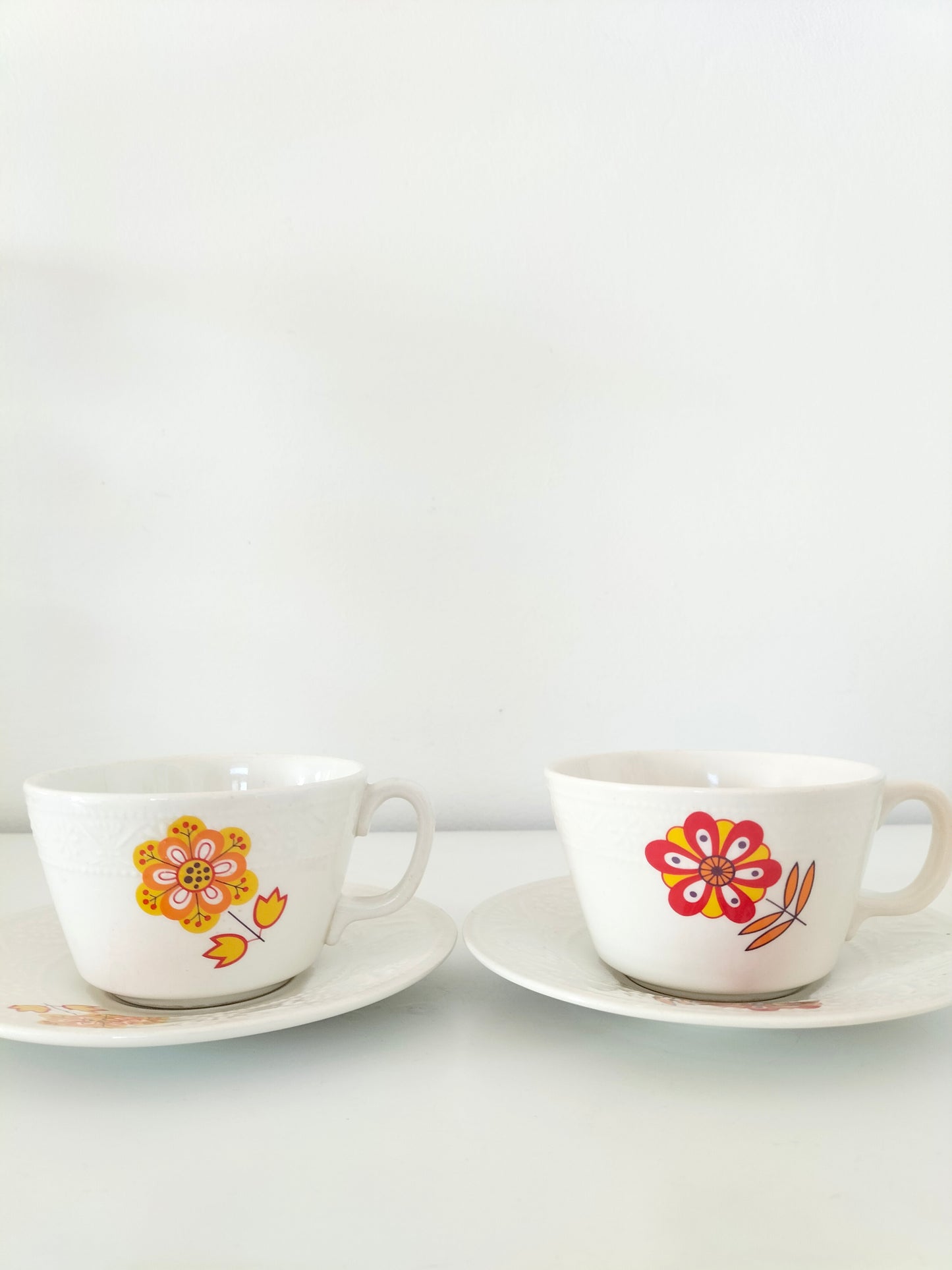 Ensemble de 2 tasses et 2 soucoupes Villeroy et Boch " 3 fleurs "