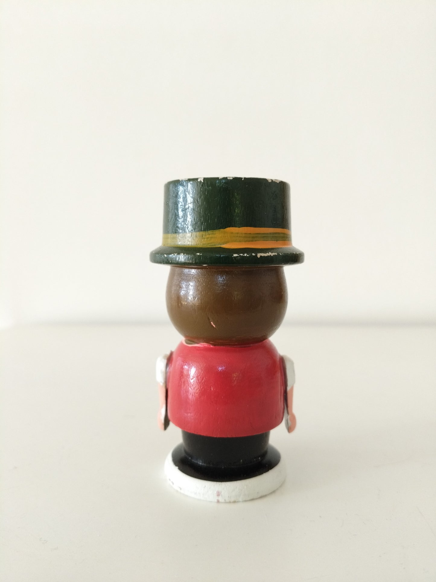 Coquetier personnage en bois au choix - cetaitmieuxavant