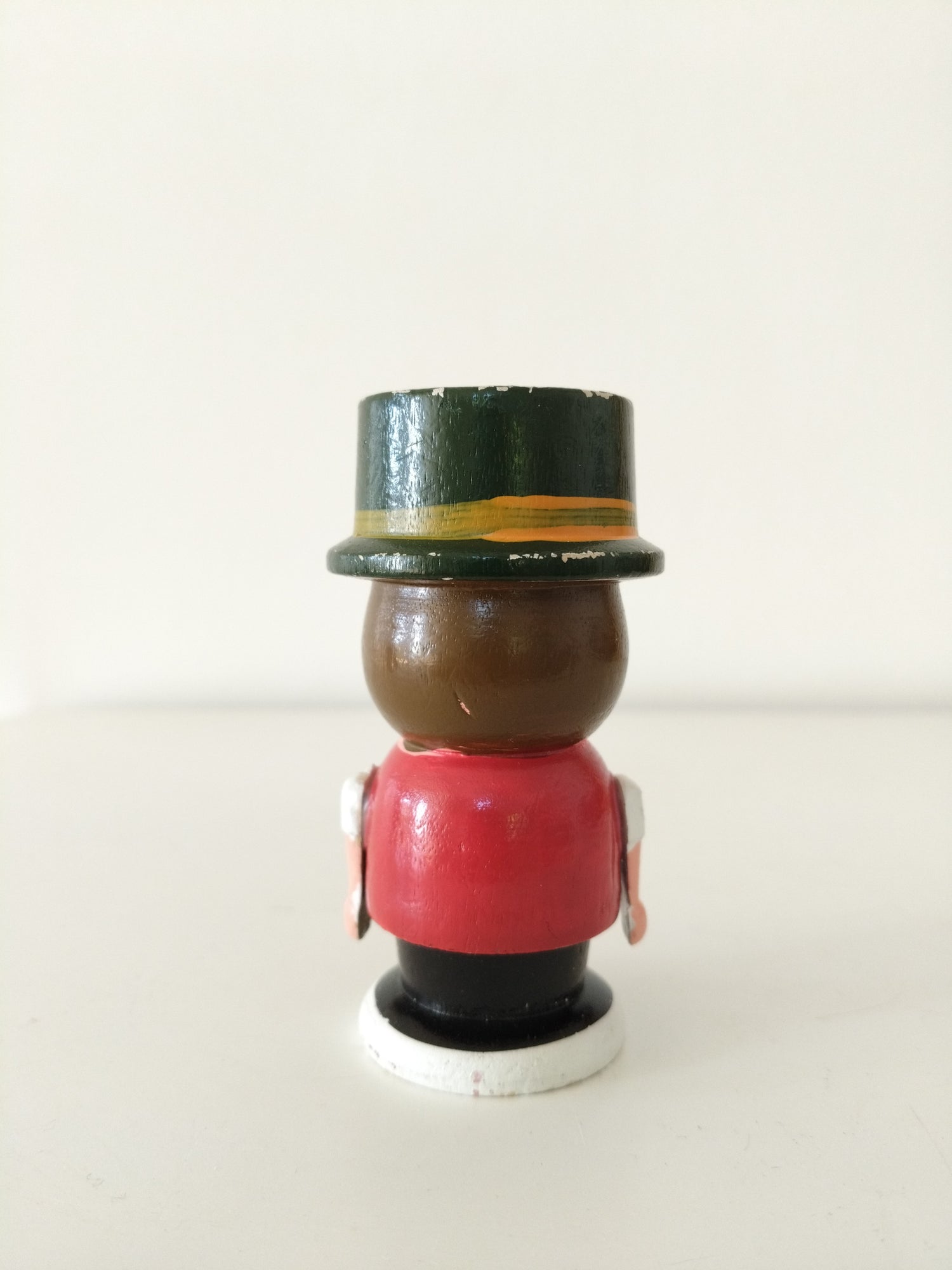Coquetier personnage en bois au choix - cetaitmieuxavant