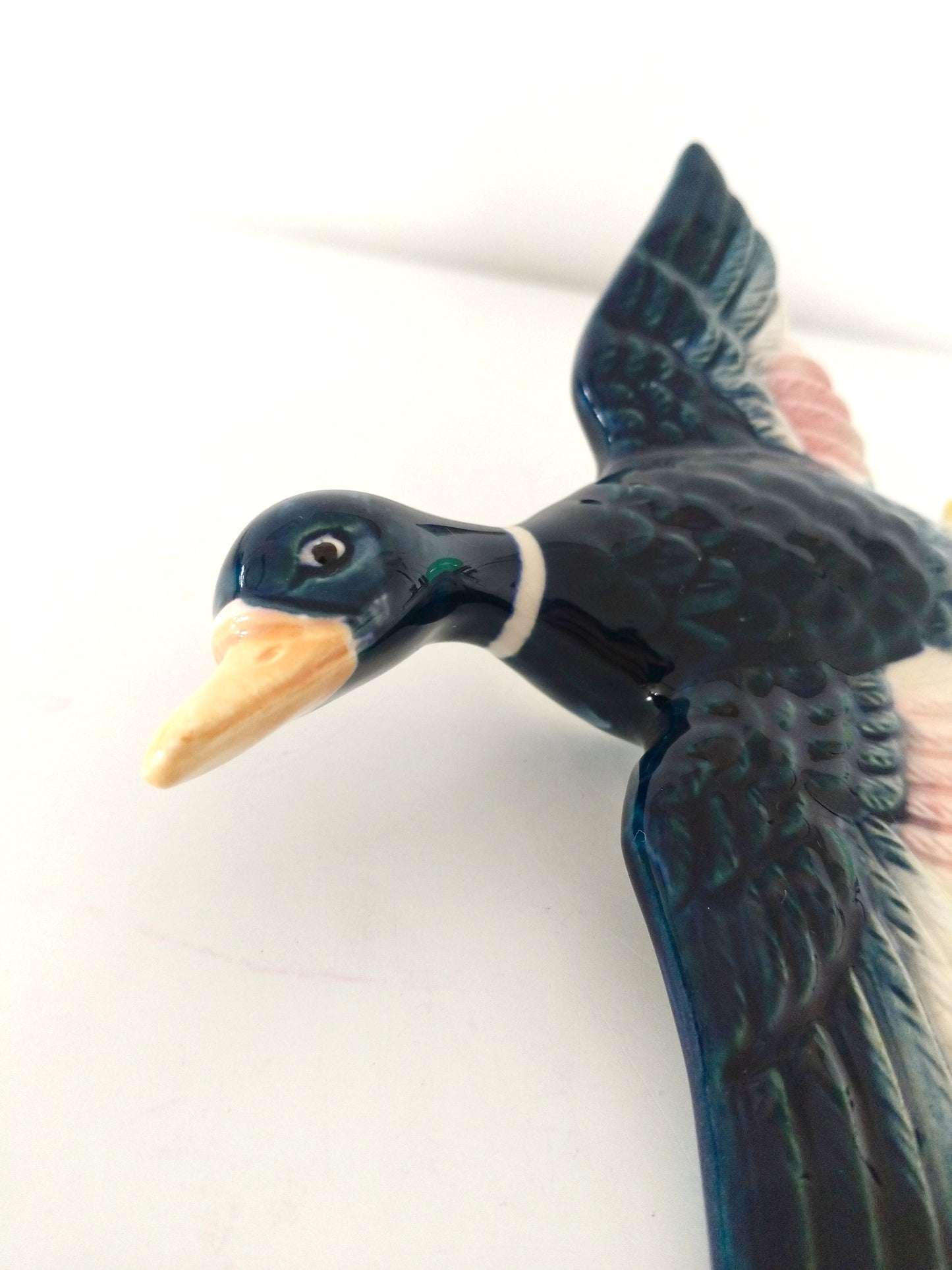 Canard mural en céramique