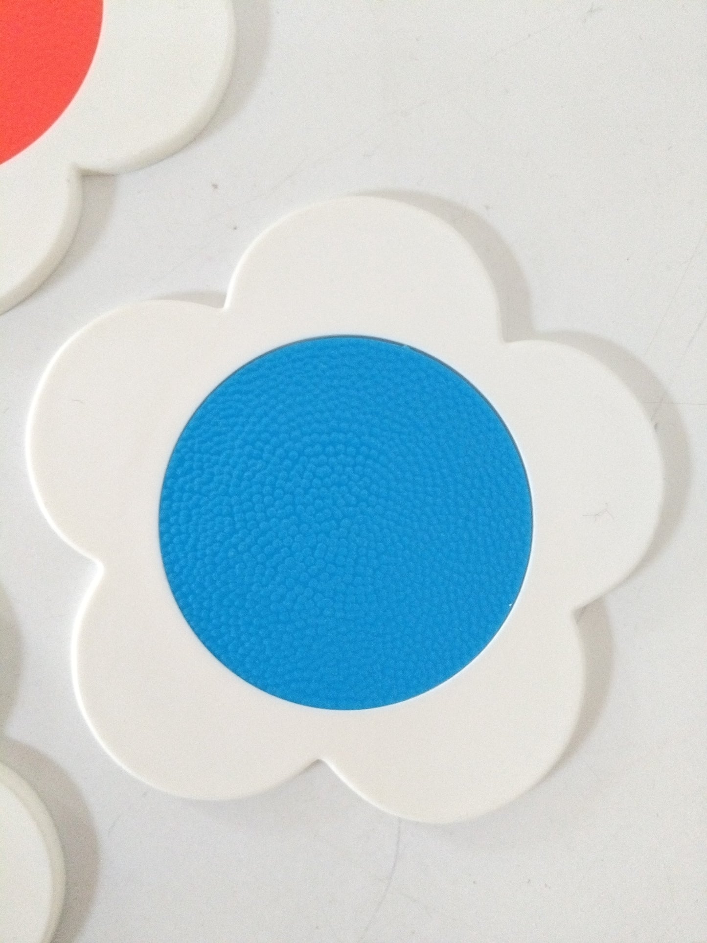 Ensemble de 6 sous-verres fleur en plastique