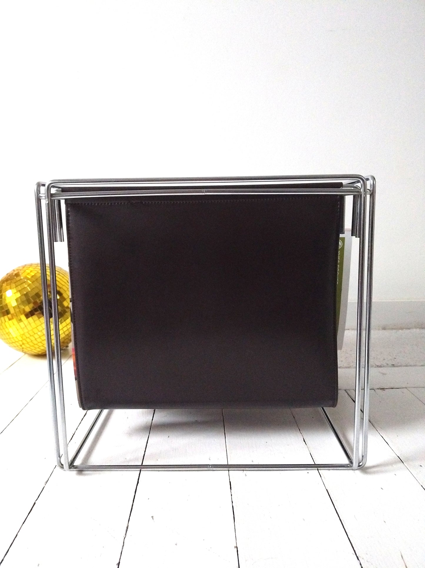 Porte-revues/ range-documents/ vinyles métal et simili cuir par Max Sauze pour Isocèle 70's