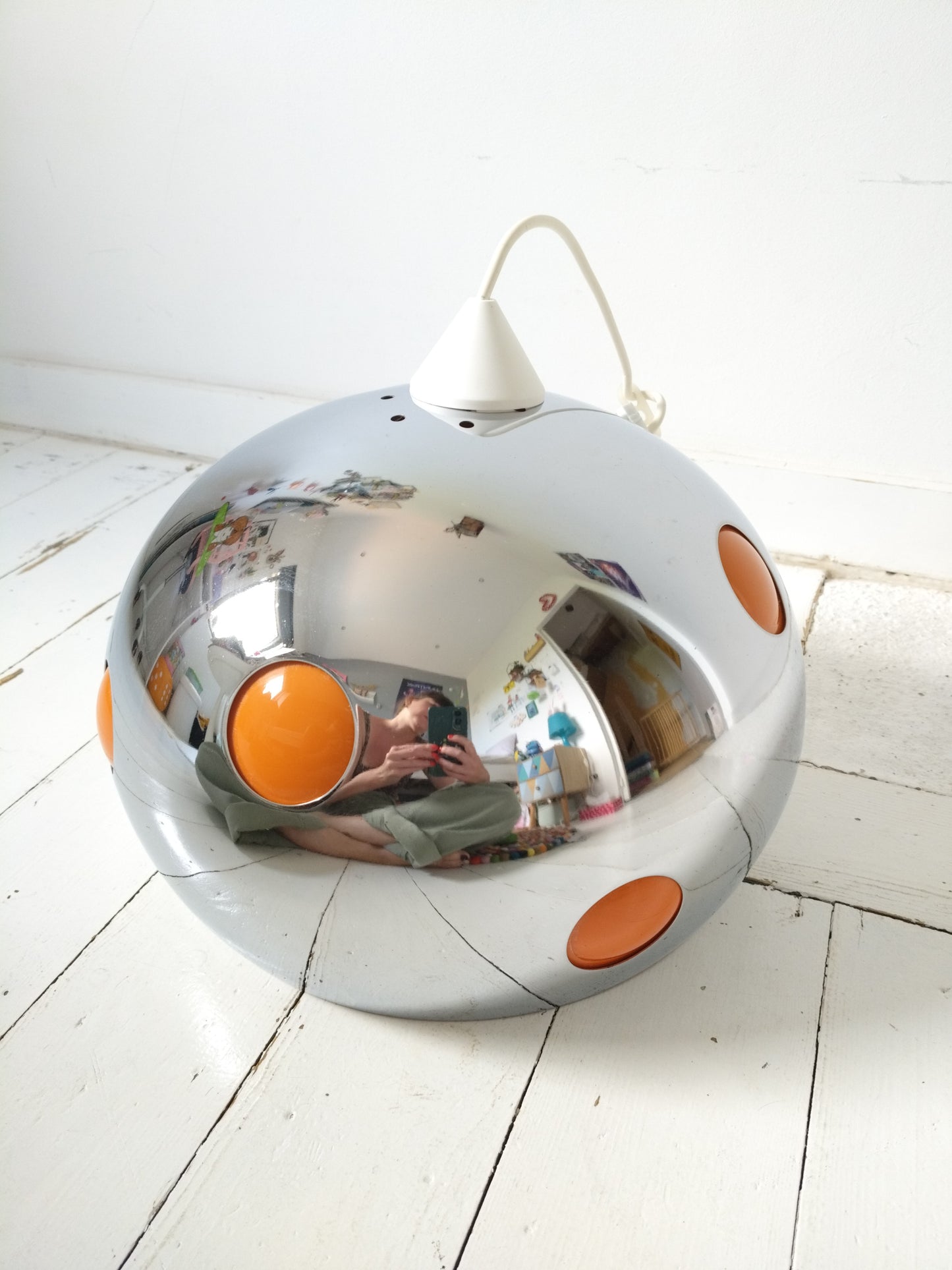 Luminaire suspension vintage space age seventies métal chromé et plastique